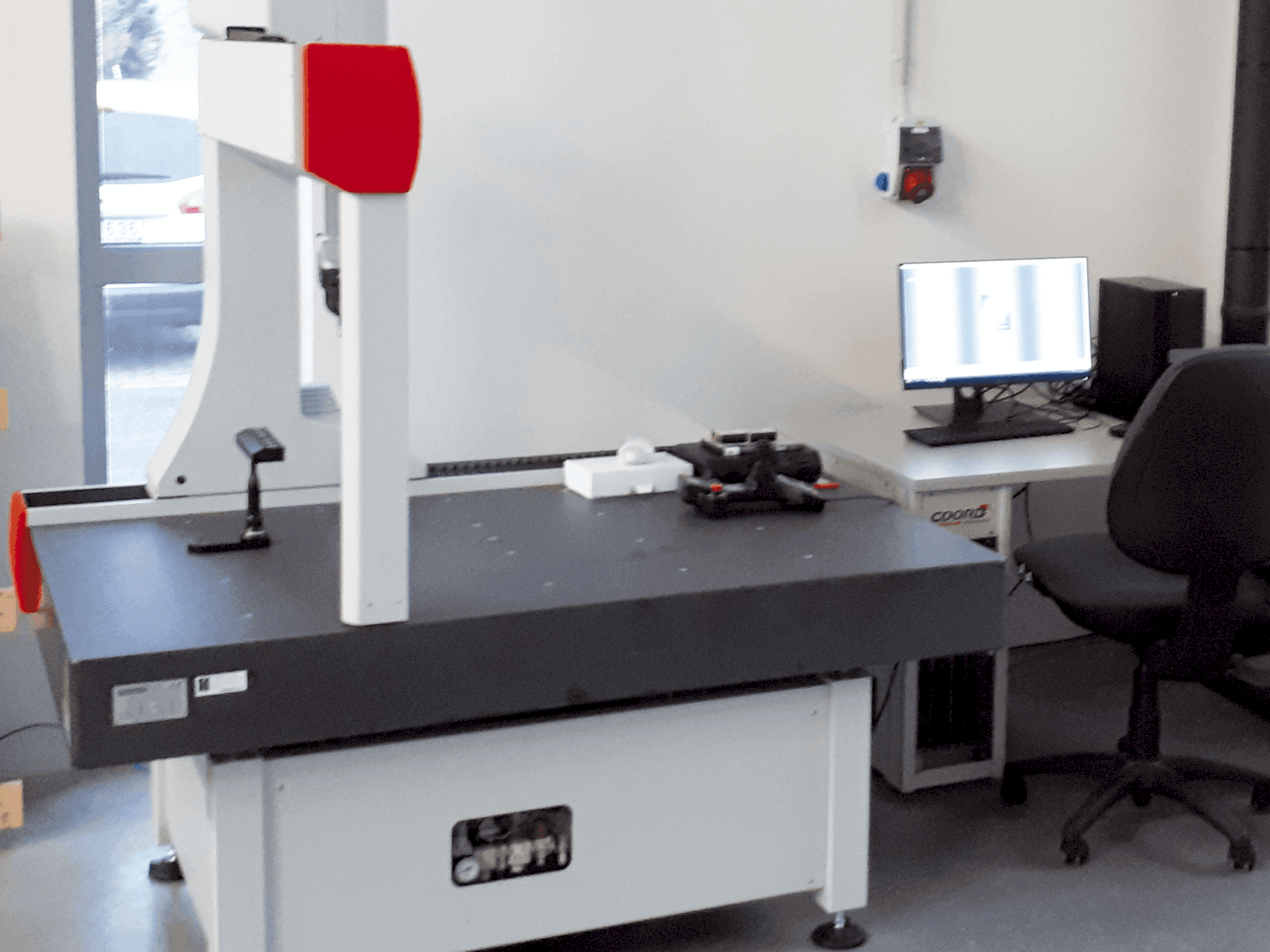 A Coord3 ARES NT-L 10.7.5 CNC  gép elölnézete