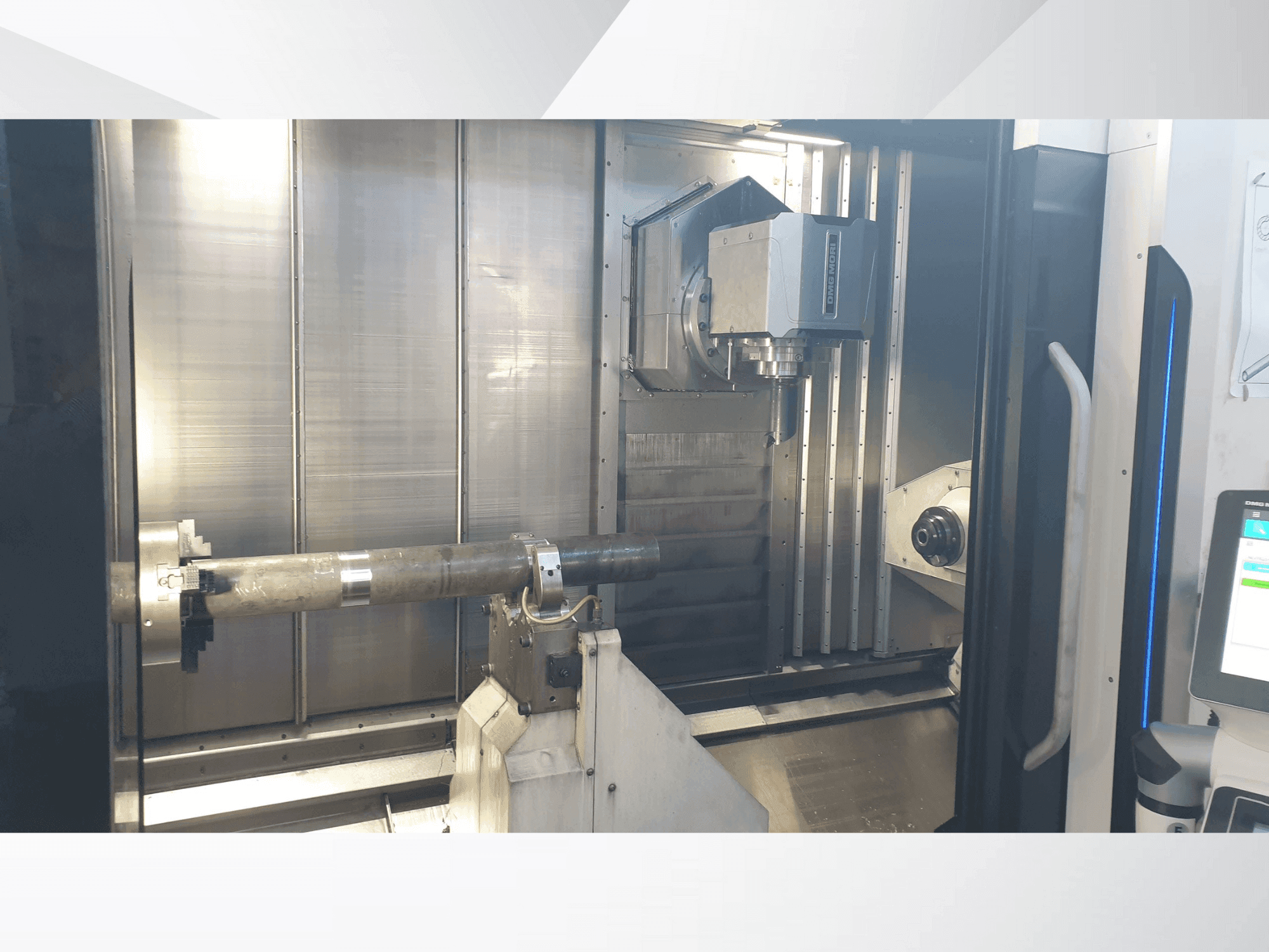 A DMG MORI NTX 2500/1500  gép elölnézete