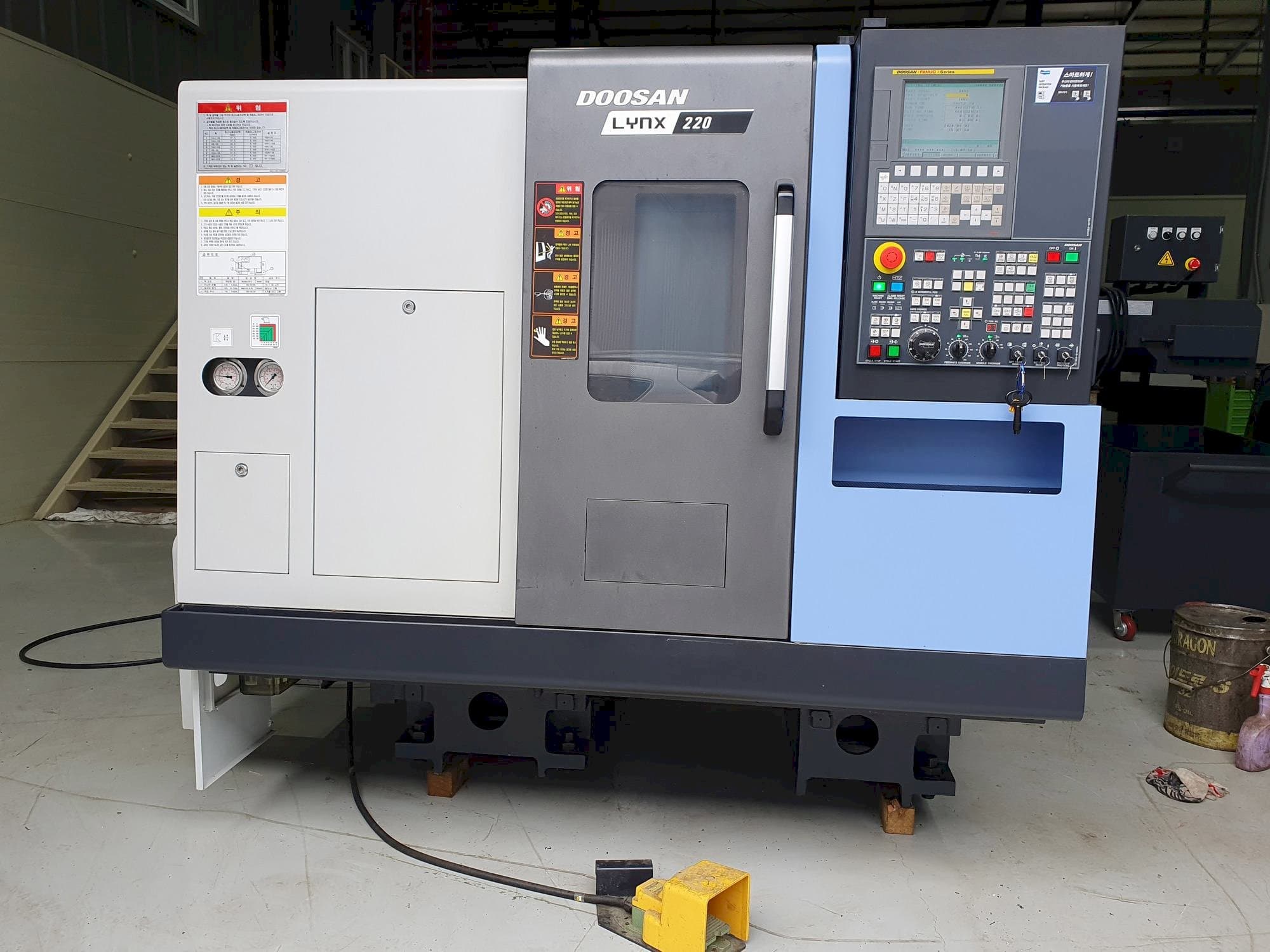 A Doosan LYNX220C  gép elölnézete