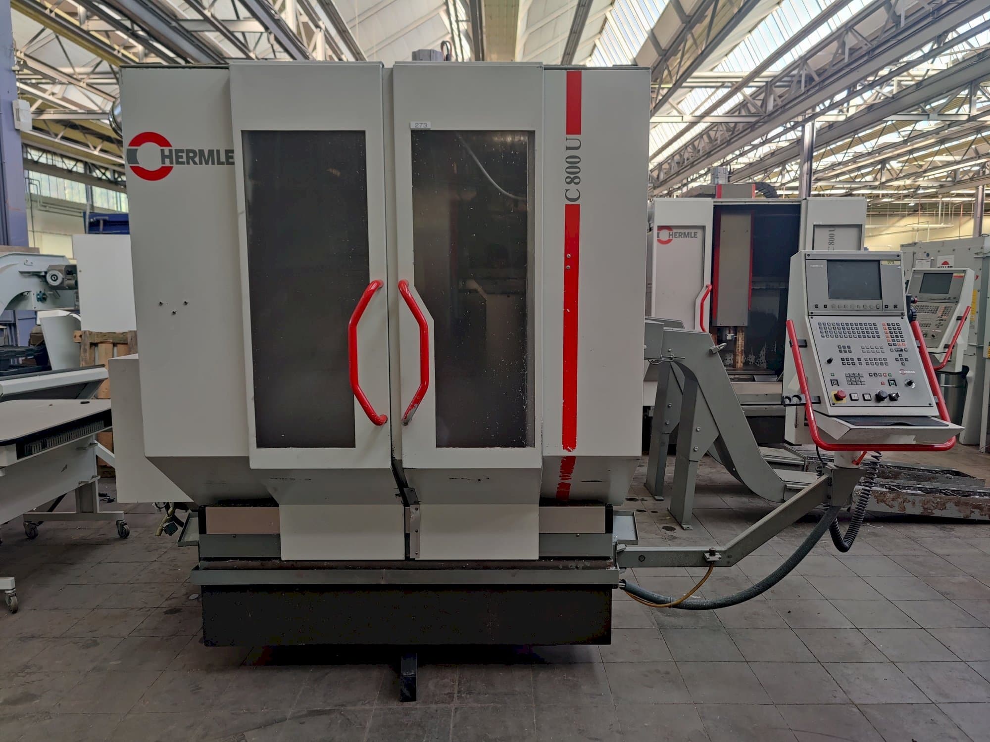 A HERMLE C800U  gép elölnézete