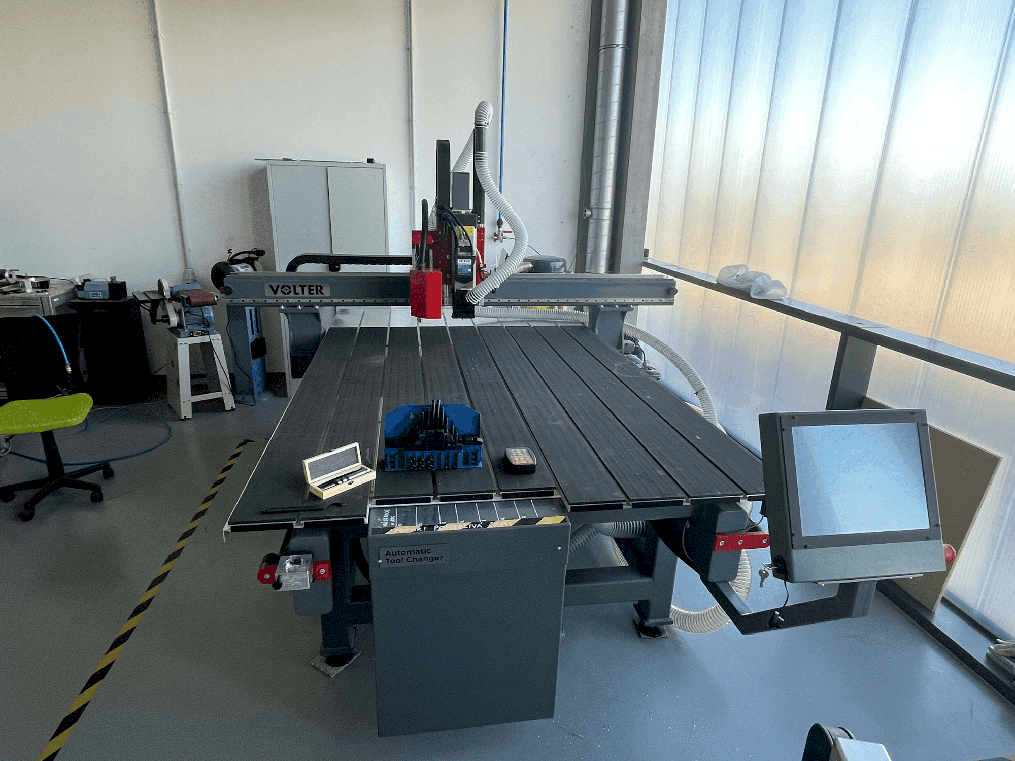 A VOLTER L2016  gép elölnézete