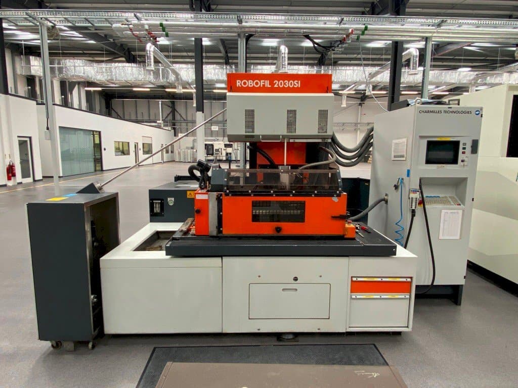A CHARMILLES ROBOFIL 2030SI  gép elölnézete
