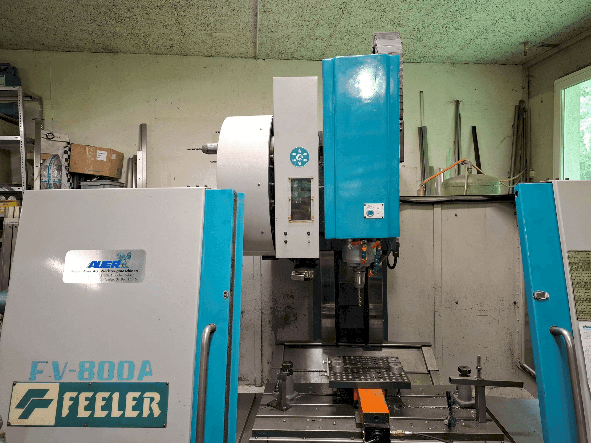 A Feeler FV-800A  gép elölnézete