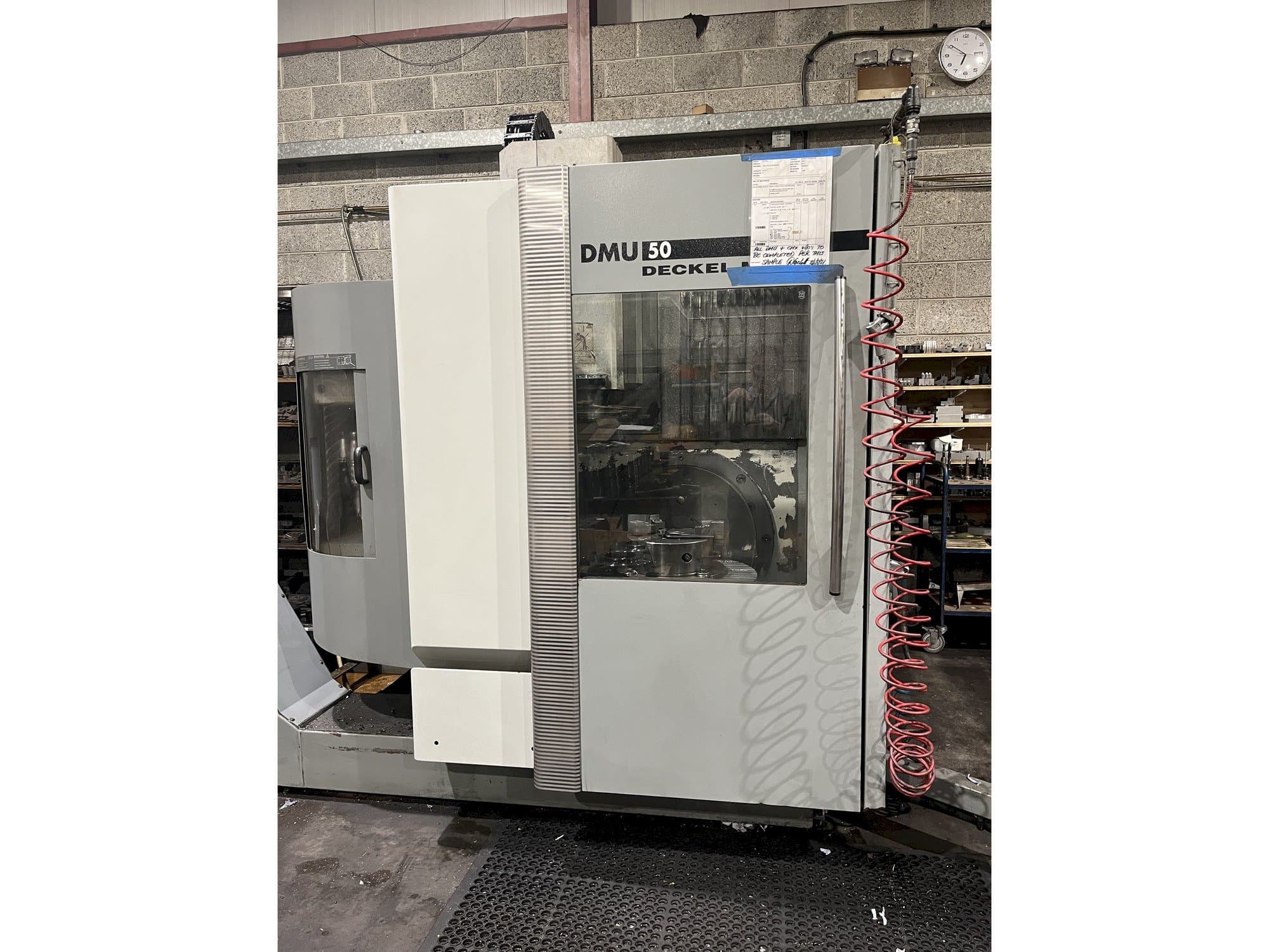 A DECKEL MAHO DMU 50  gép elölnézete
