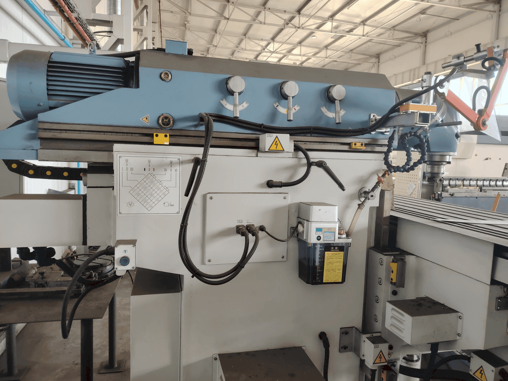 A Bernardo Variomill FU 2000E Servo  gép elölnézete