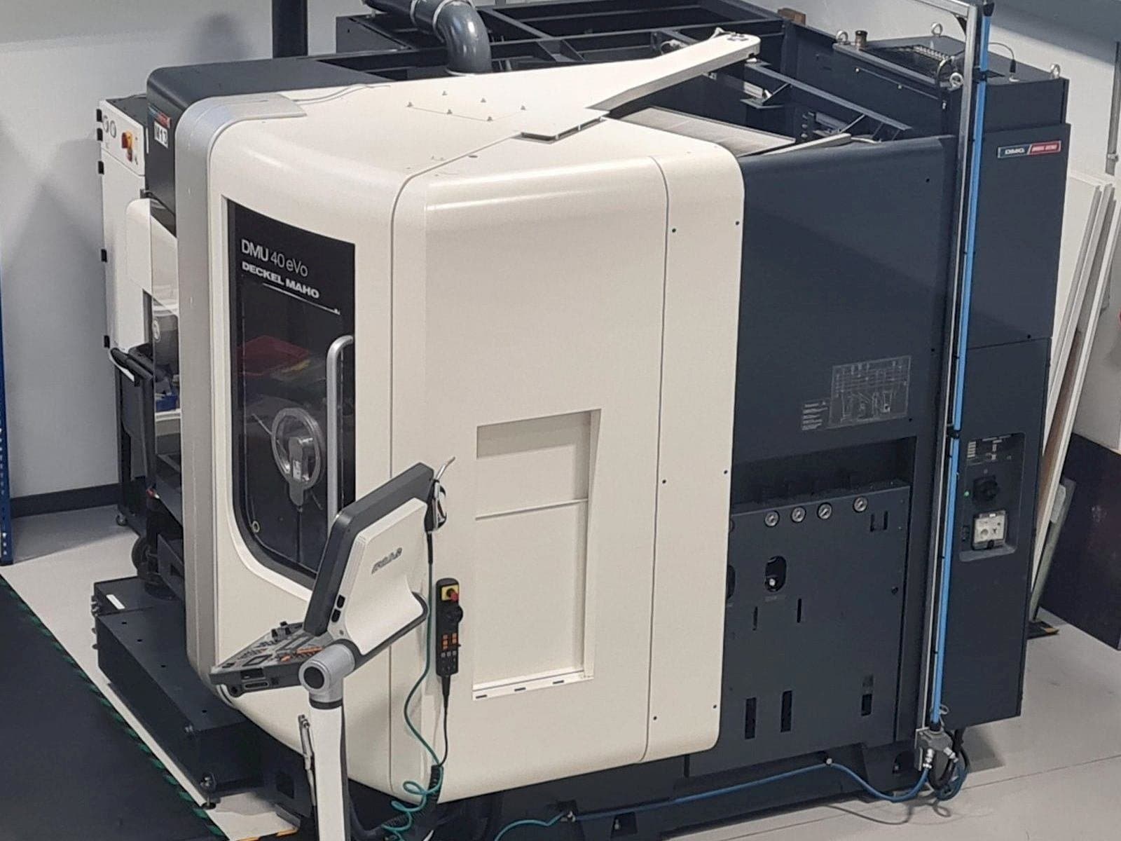 A DMG MORI DMU40 eVo  gép elölnézete