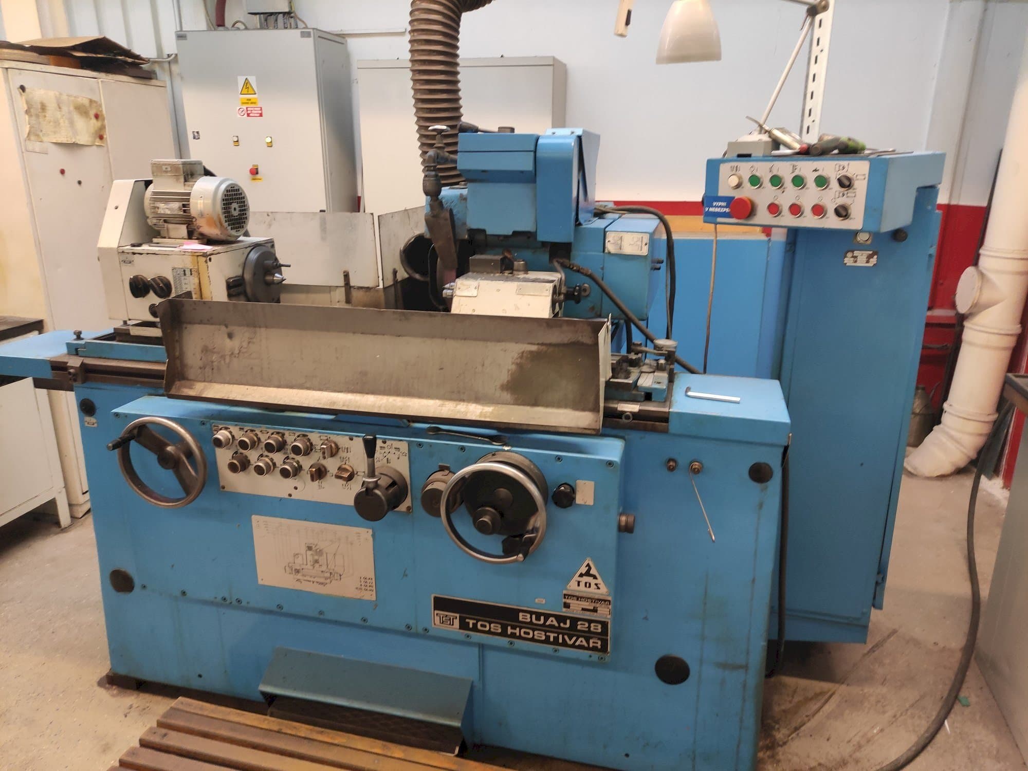 A TOS BUAJ 28  gép elölnézete