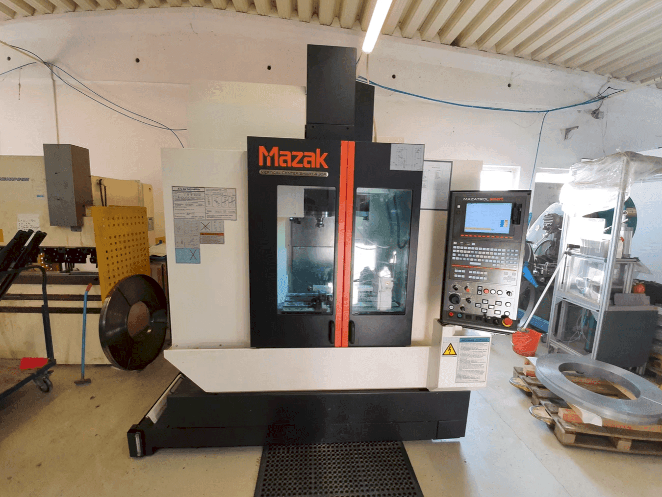 A Mazak 430A gép elölnézete