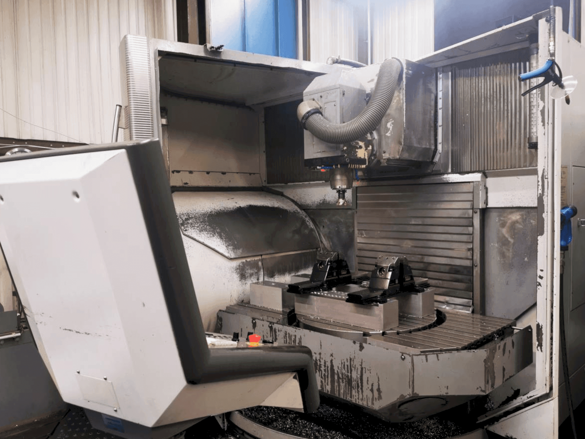 A DECKEL MAHO DMU 100T  gép munkatere