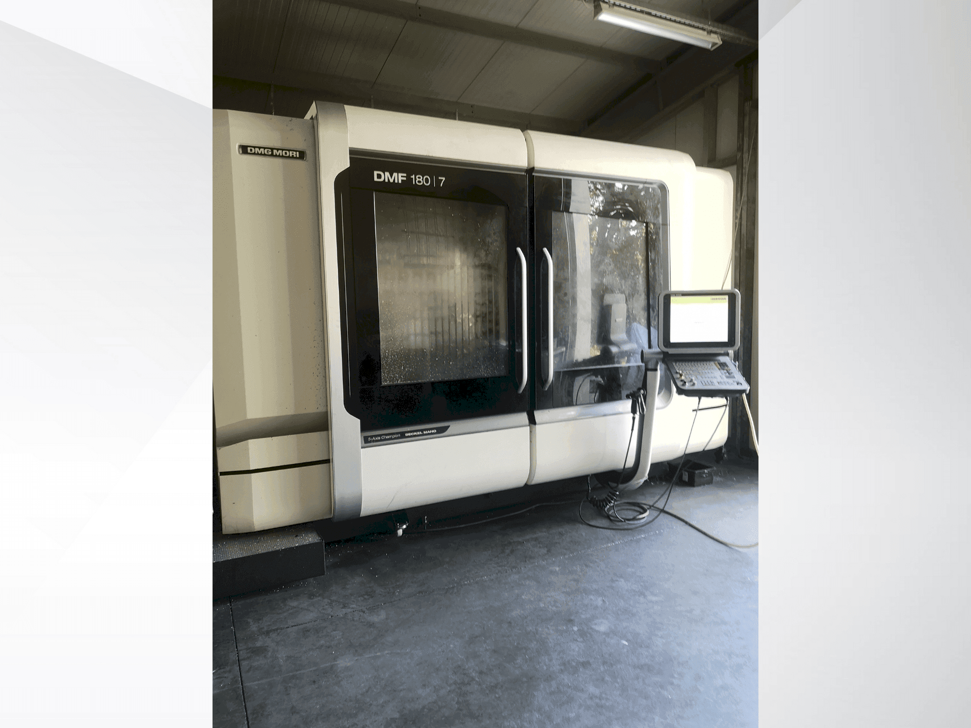 A DMG MORI DMF 180/7  gép elölnézete