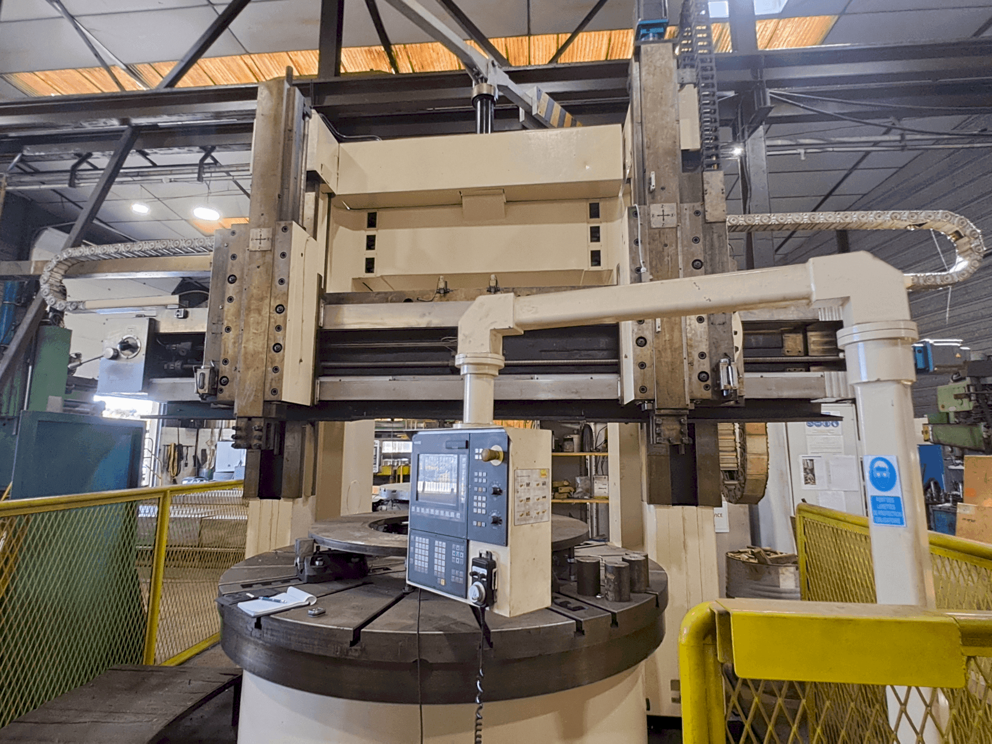 A WUXI C 5225x16/10  gép elölnézete