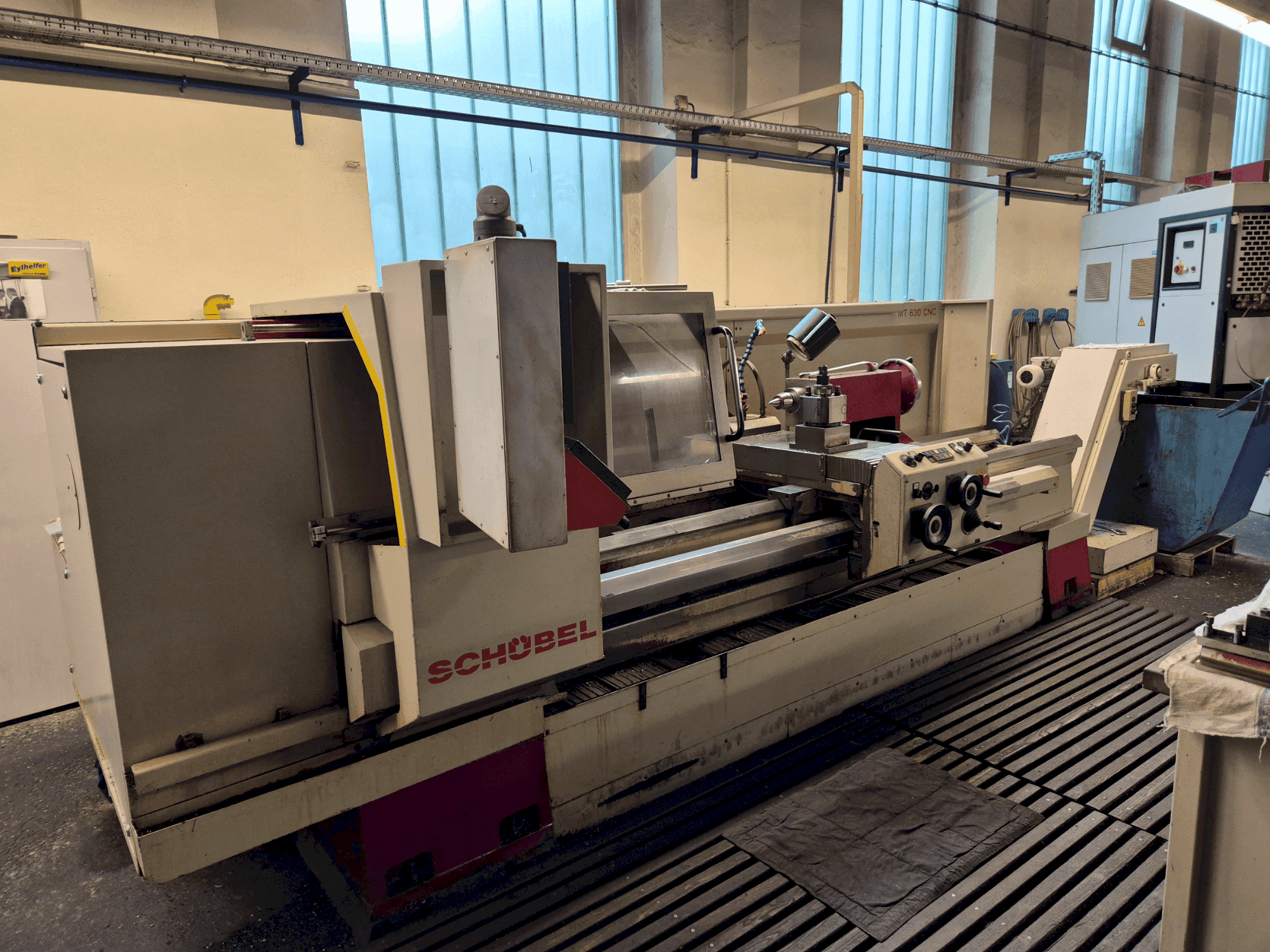A SCHÜBEL MT 630 CNC  gép elölnézete
