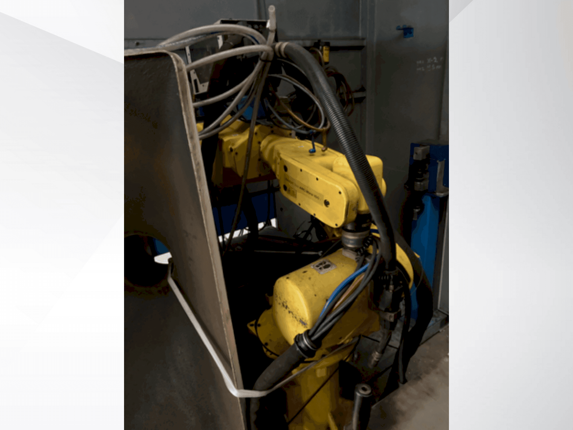 A FANUC ARC Mate 100i  gép elölnézete