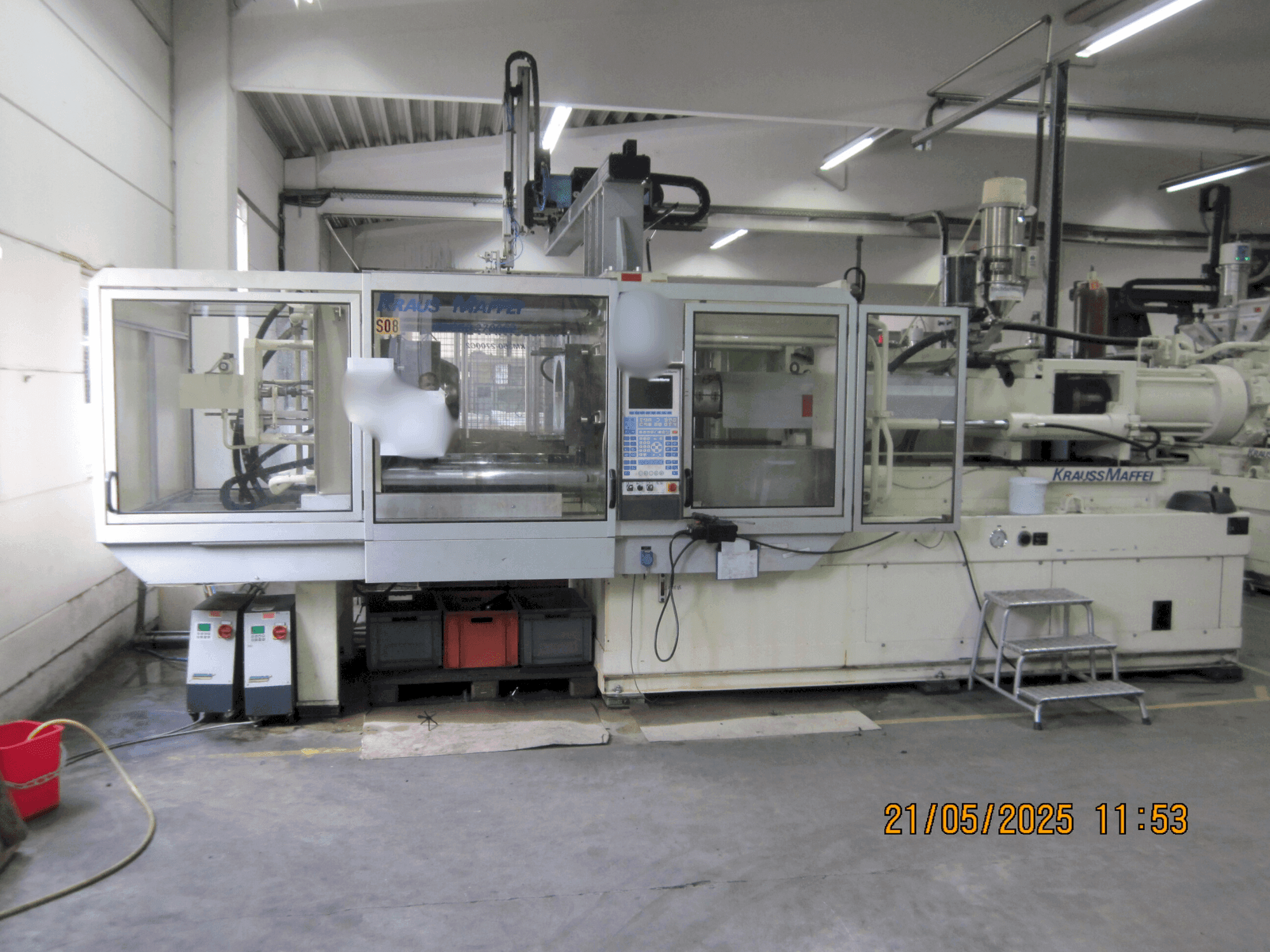 A Krauss Maffei 350-2700 C2  gép elölnézete