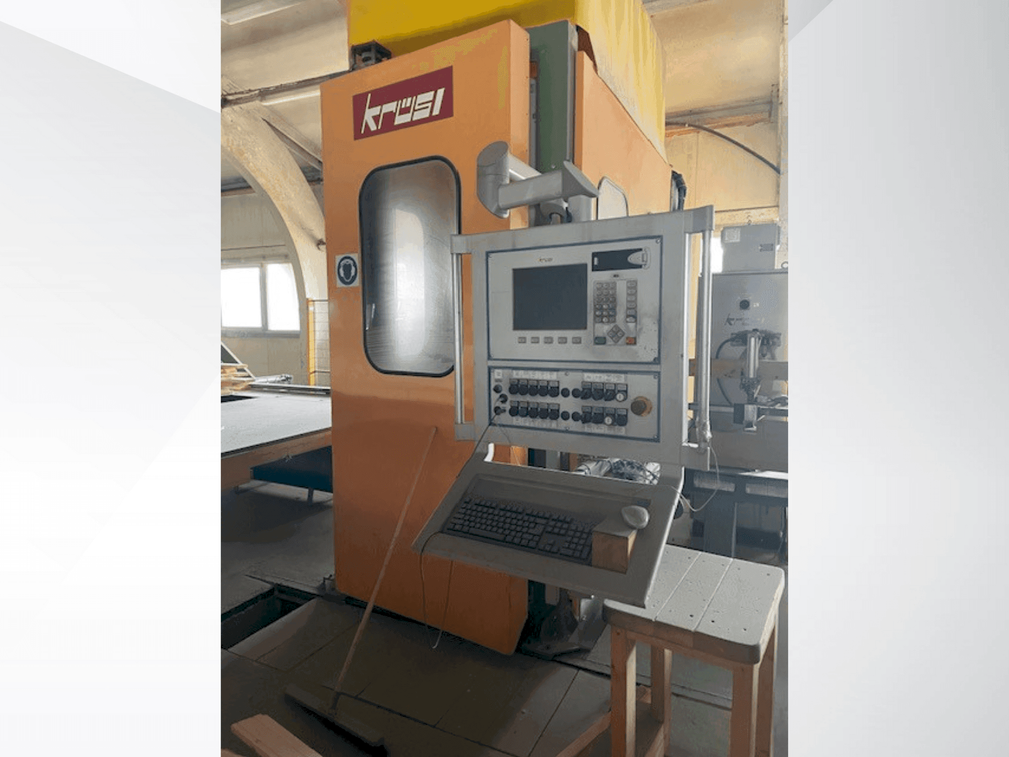 A KRÜSI KM-95 G1  gép elölnézete