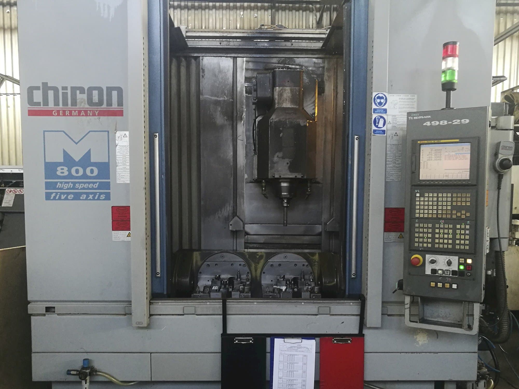 A CHIRON MILL 800 gép elölnézete