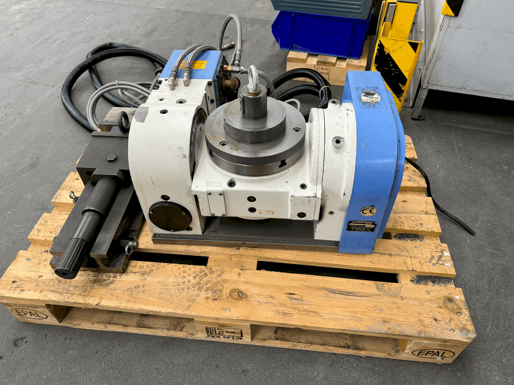 A KITAGAWA TT251 HYY01 - NC ROTARY TABLE (2005)  gép elölnézete