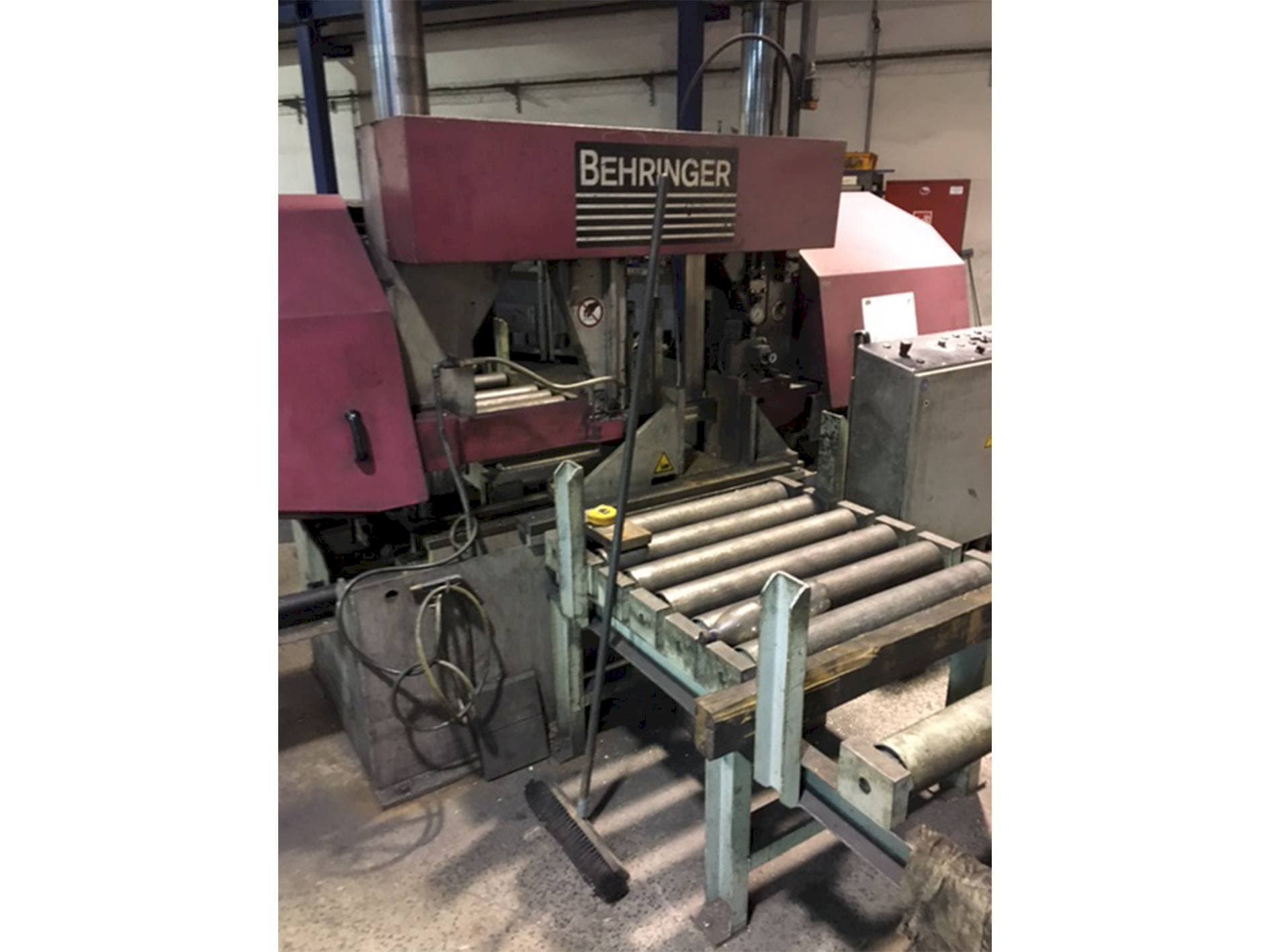 A Behringer HBP 530  gép elölnézete