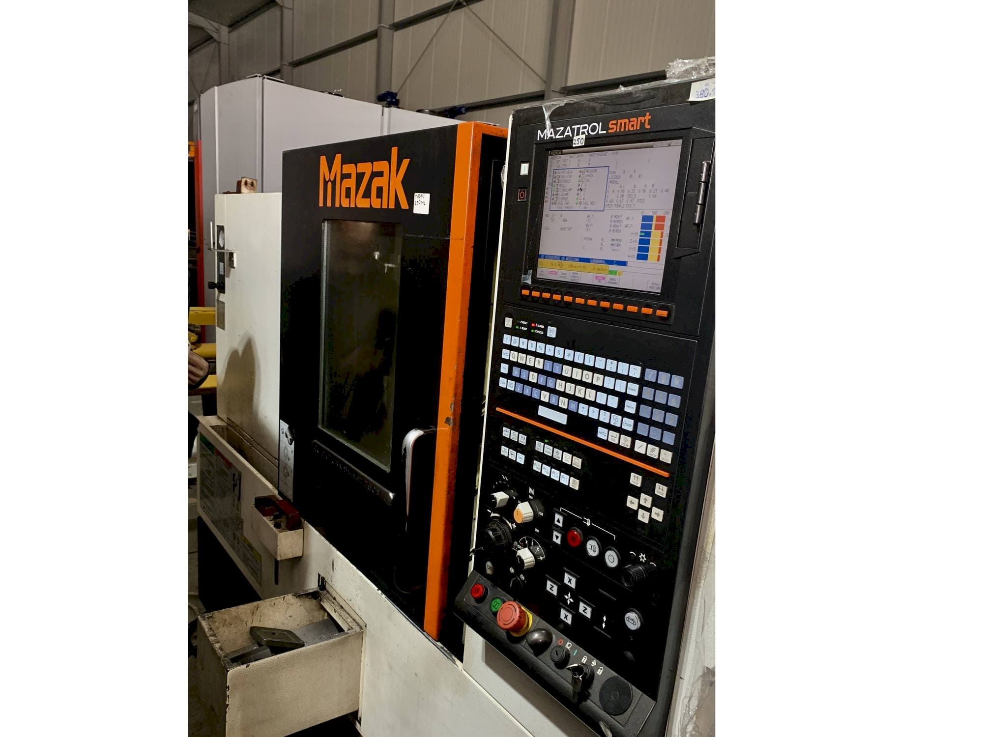 A Mazak QUICK TURN SMART 250 M L  gép elölnézete