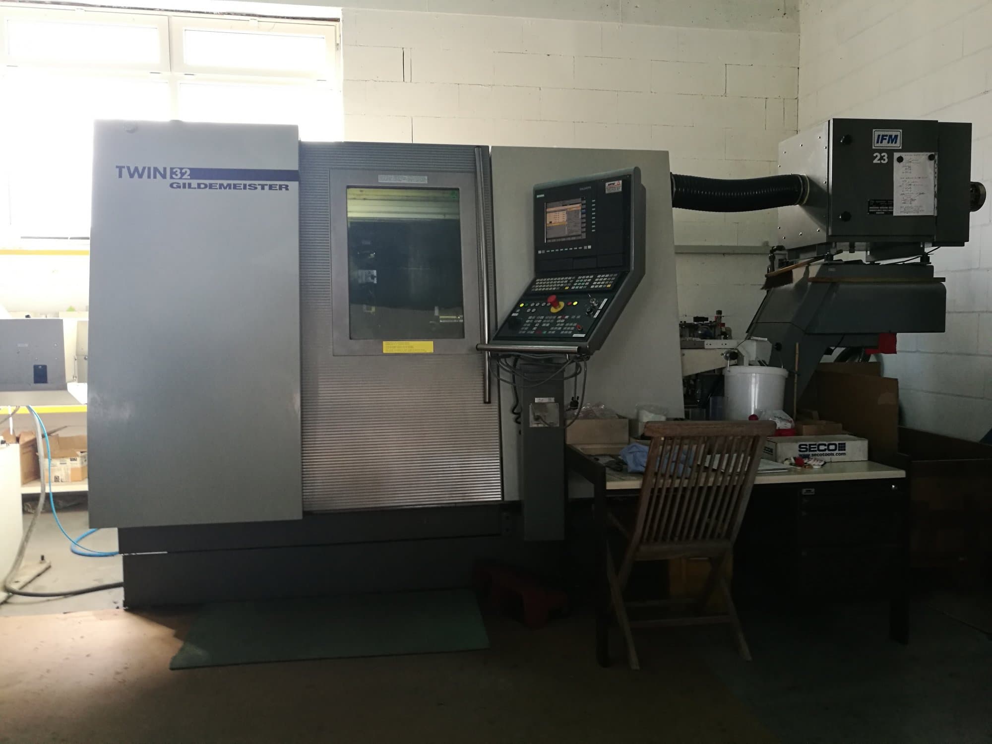 A Gildemeister TWIN 32  gép elölnézete