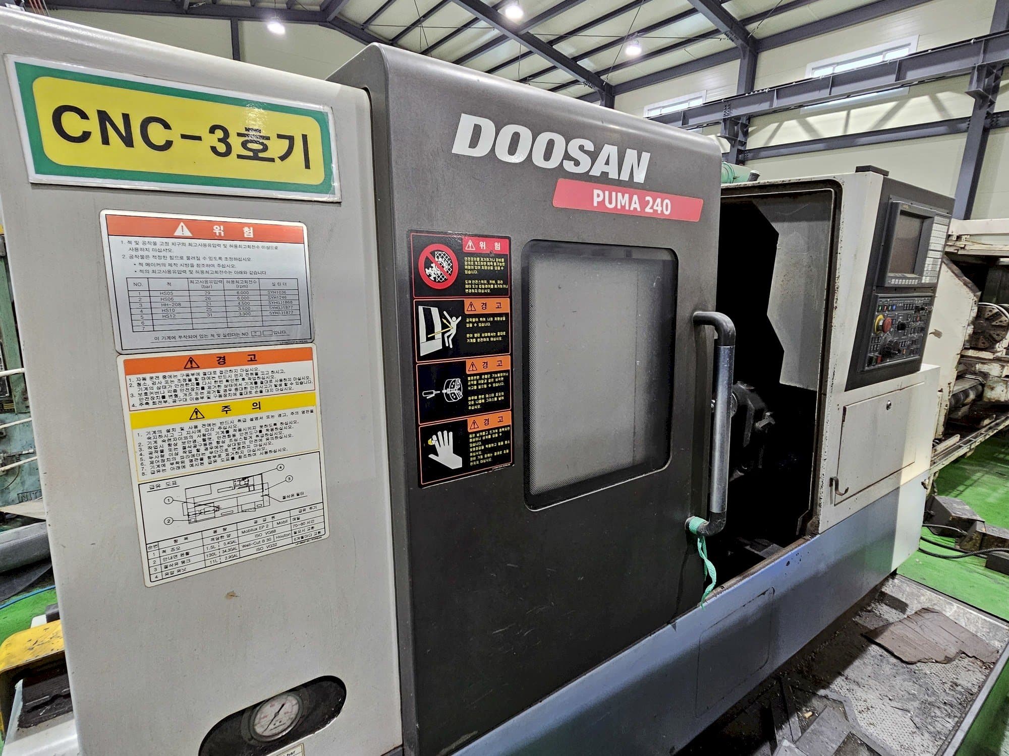 A Doosan Puma 240  gép elölnézete