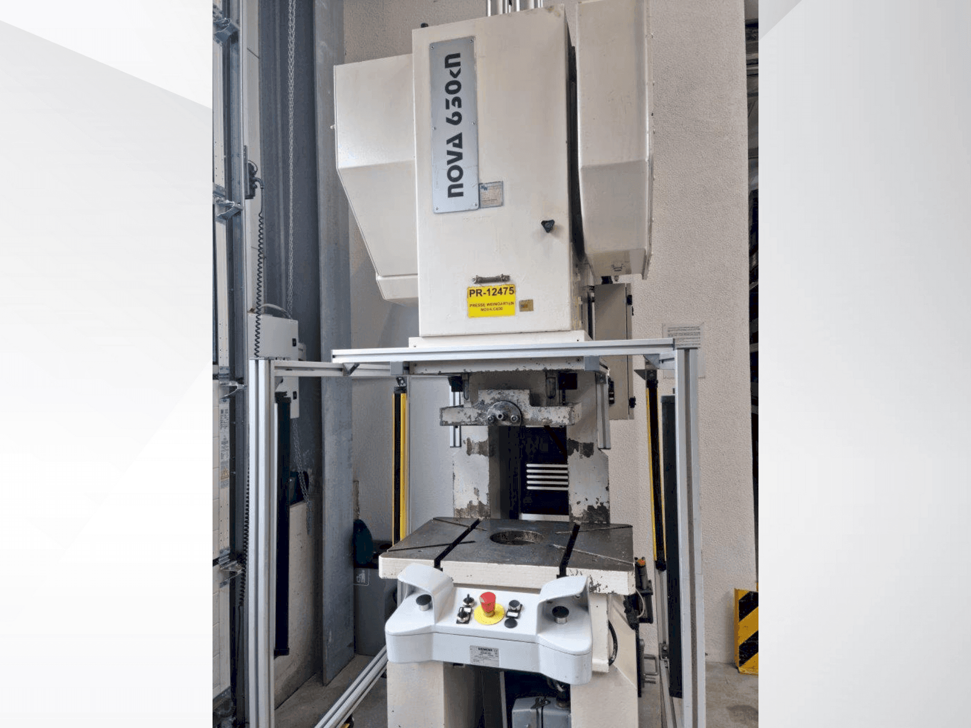 A BEUTLER Nova C630kN  gép elölnézete