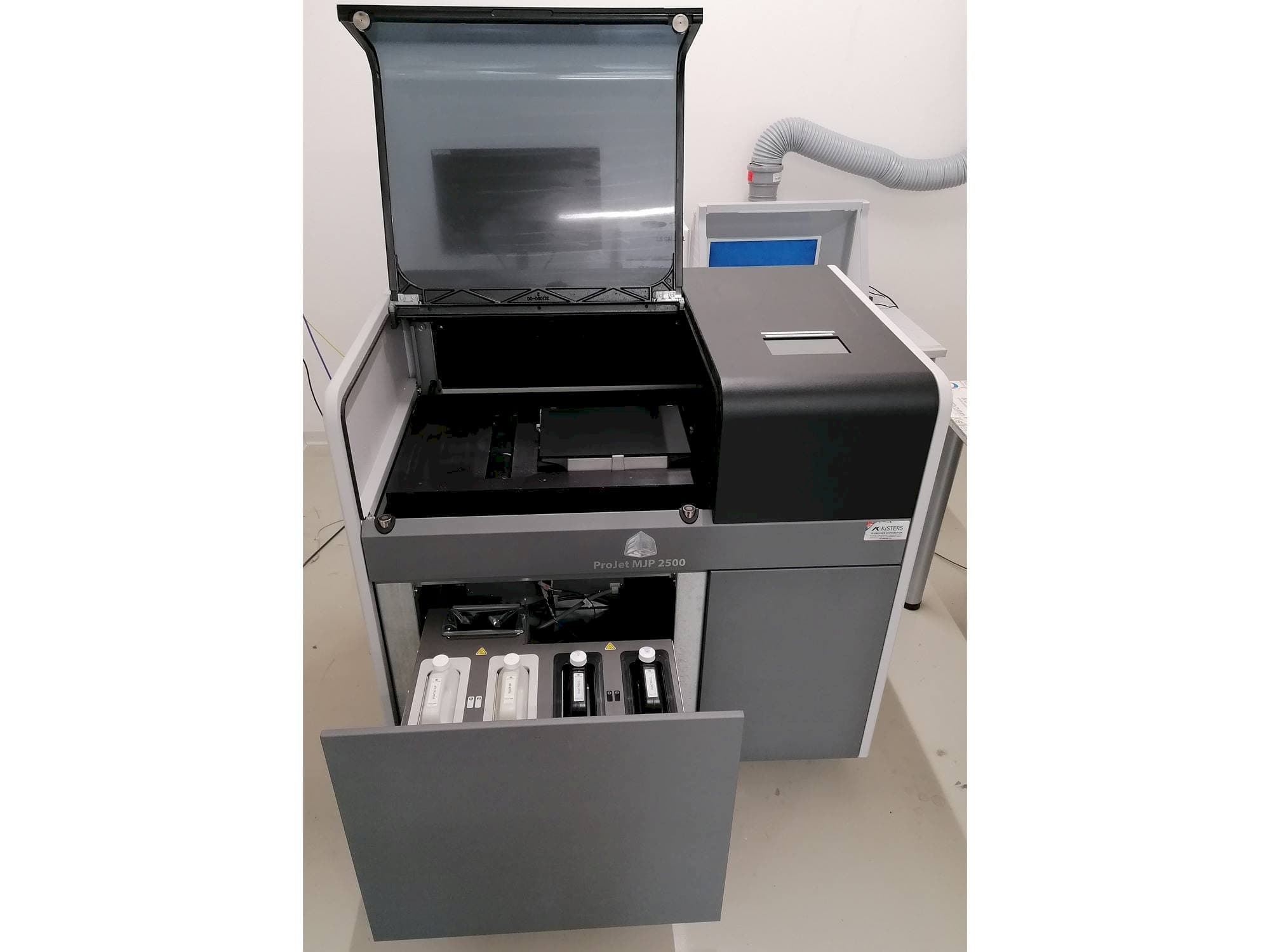 A 3DSYSTEMS ProJet MJP 2500Plus  gép elölnézete