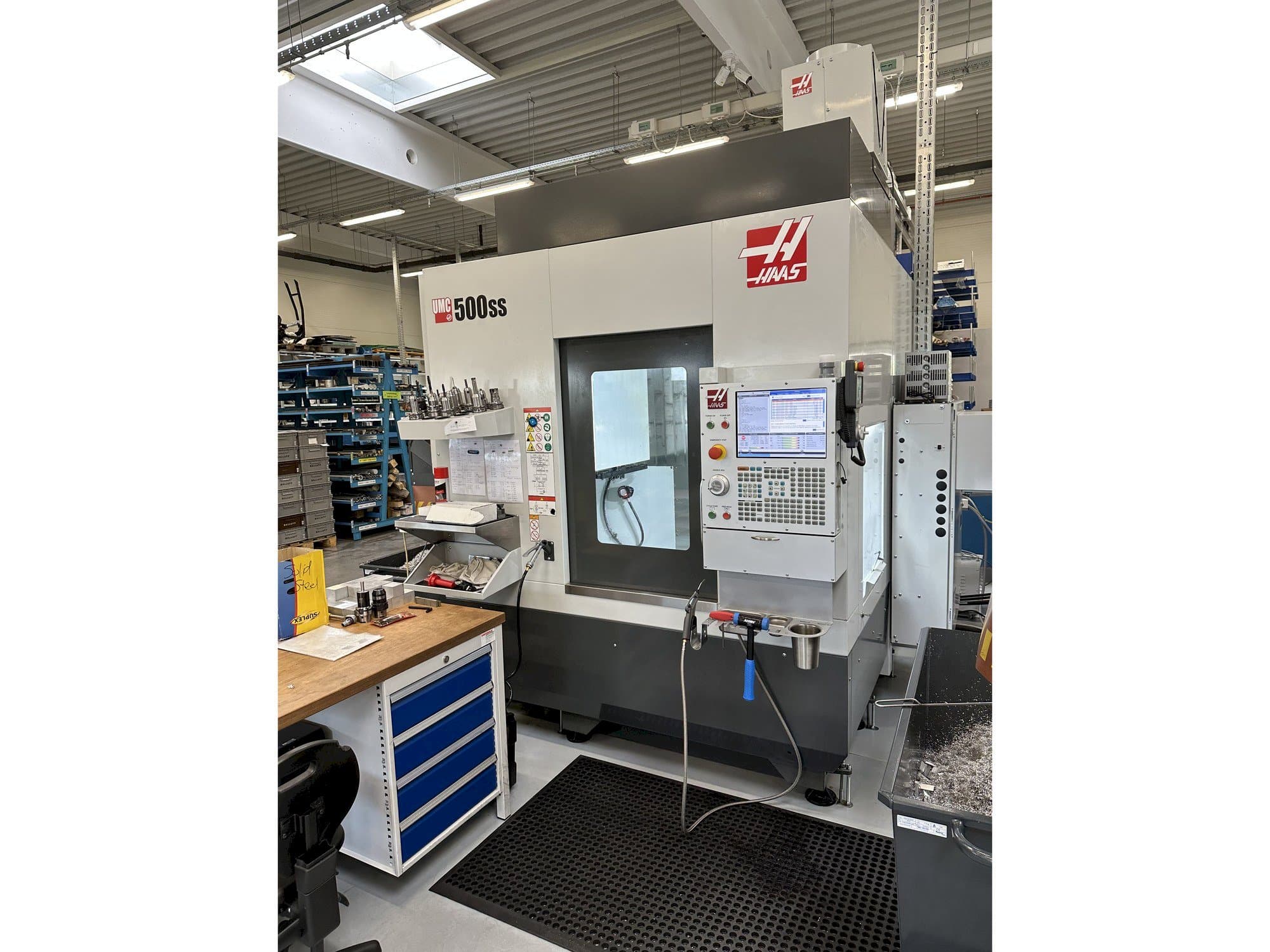 A HAAS UMC-500SS  gép elölnézete