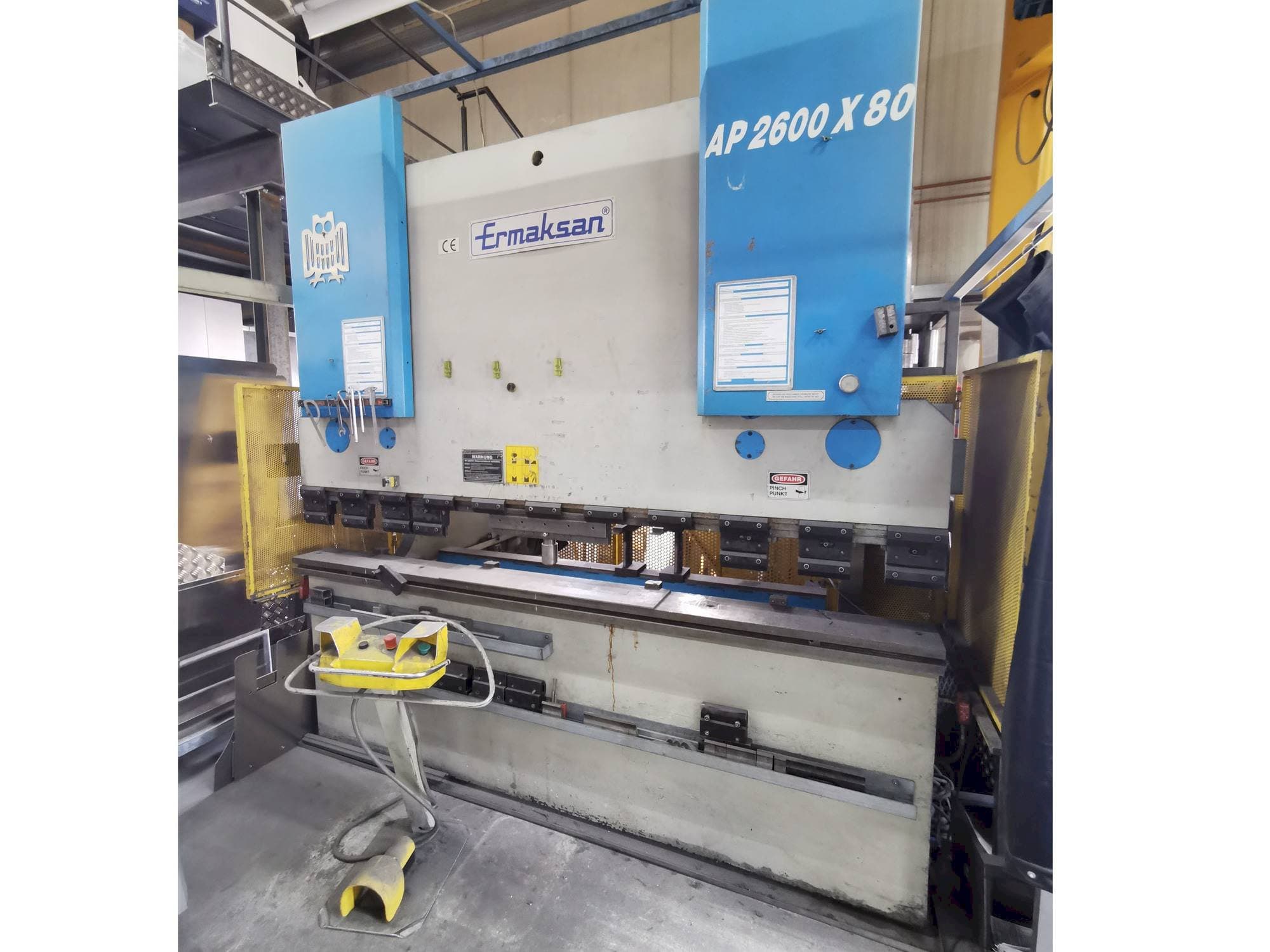 A ERMAKSAN AP 2600 - 80  gép elölnézete