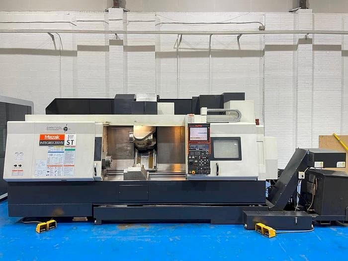 A Mazak Integrex 200IV ST  gép elölnézete