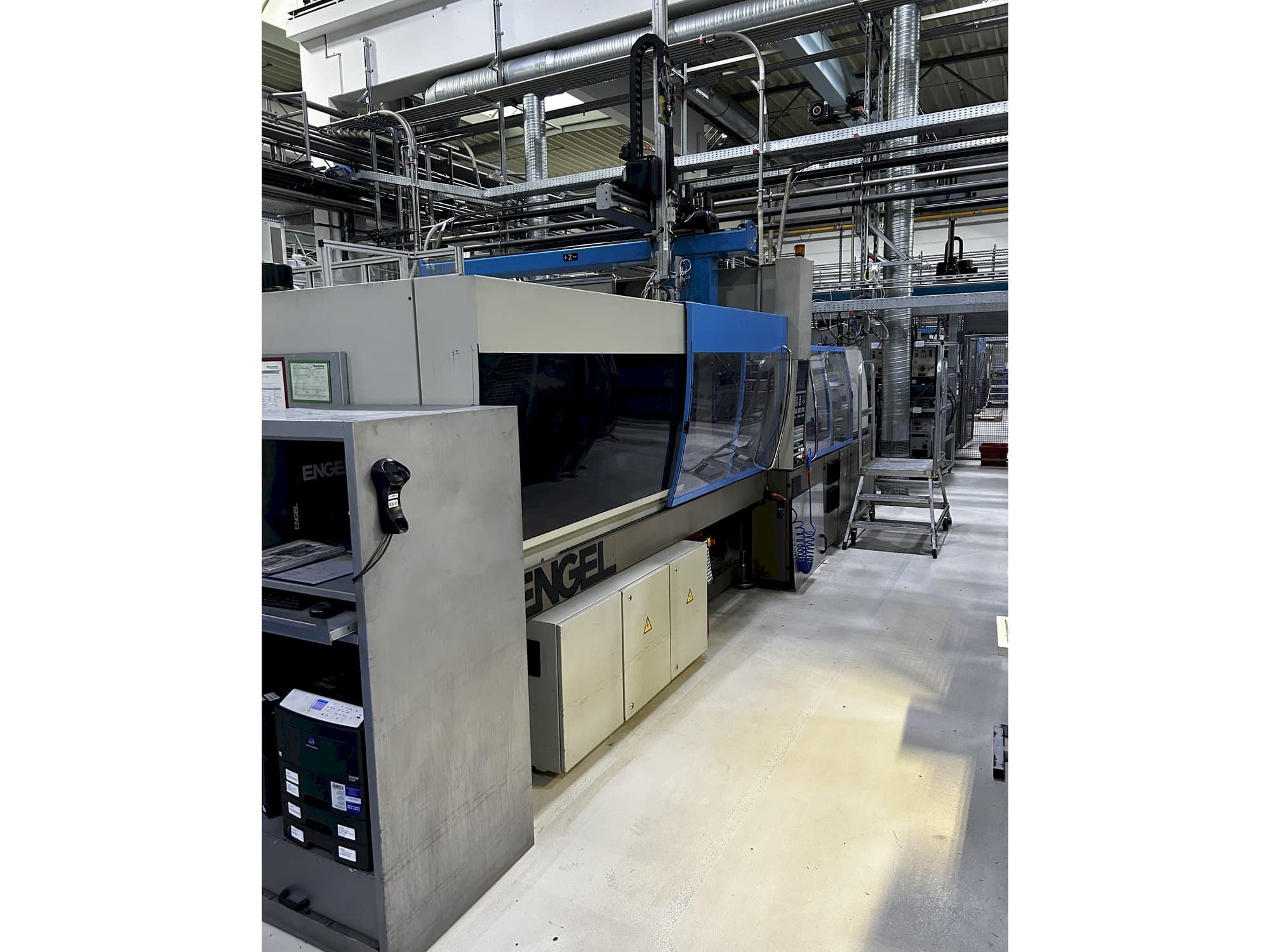 A Engel VICTORY 1050/220  gép oldalnézete