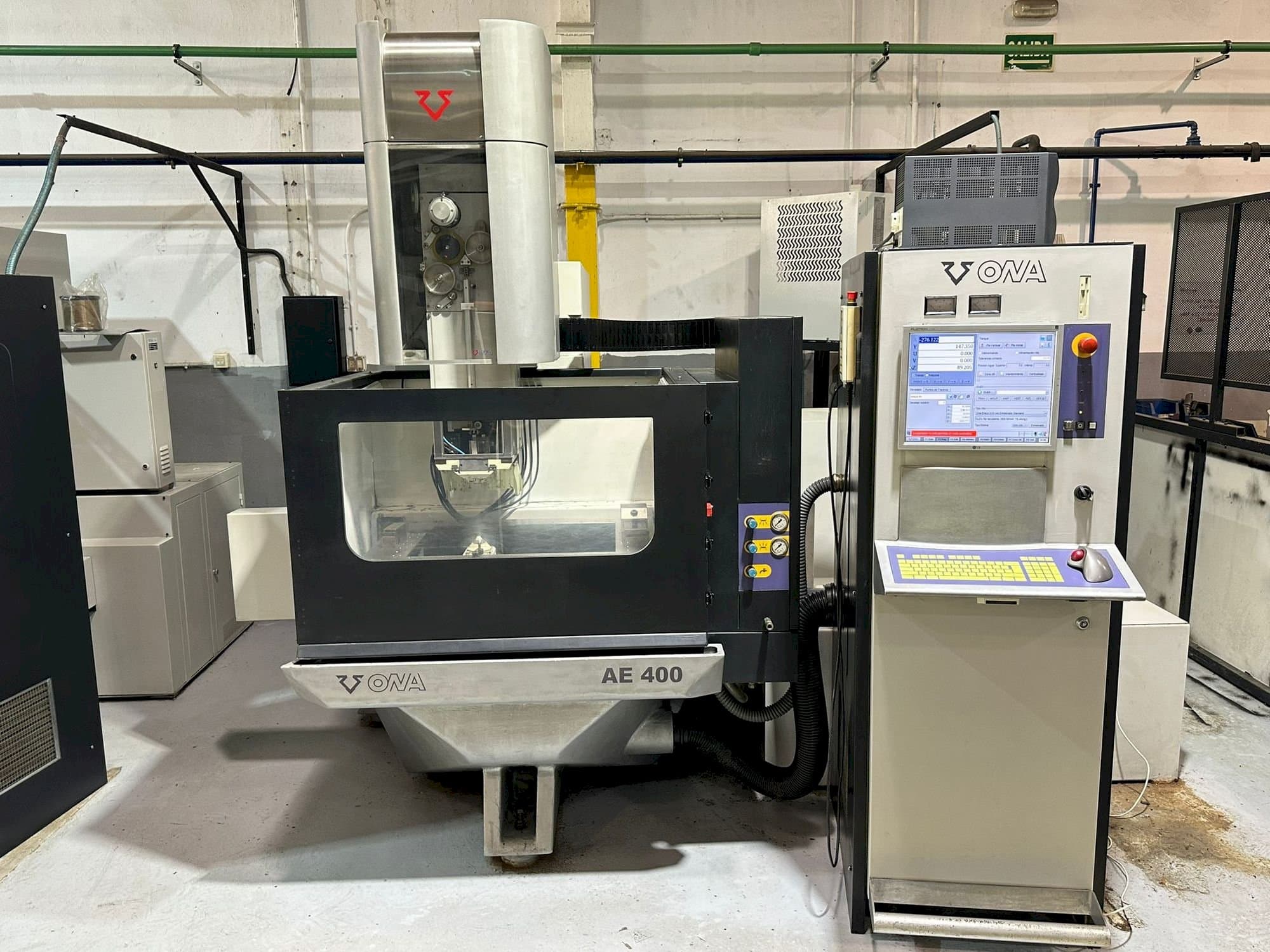 A ONA AE400  gép elölnézete