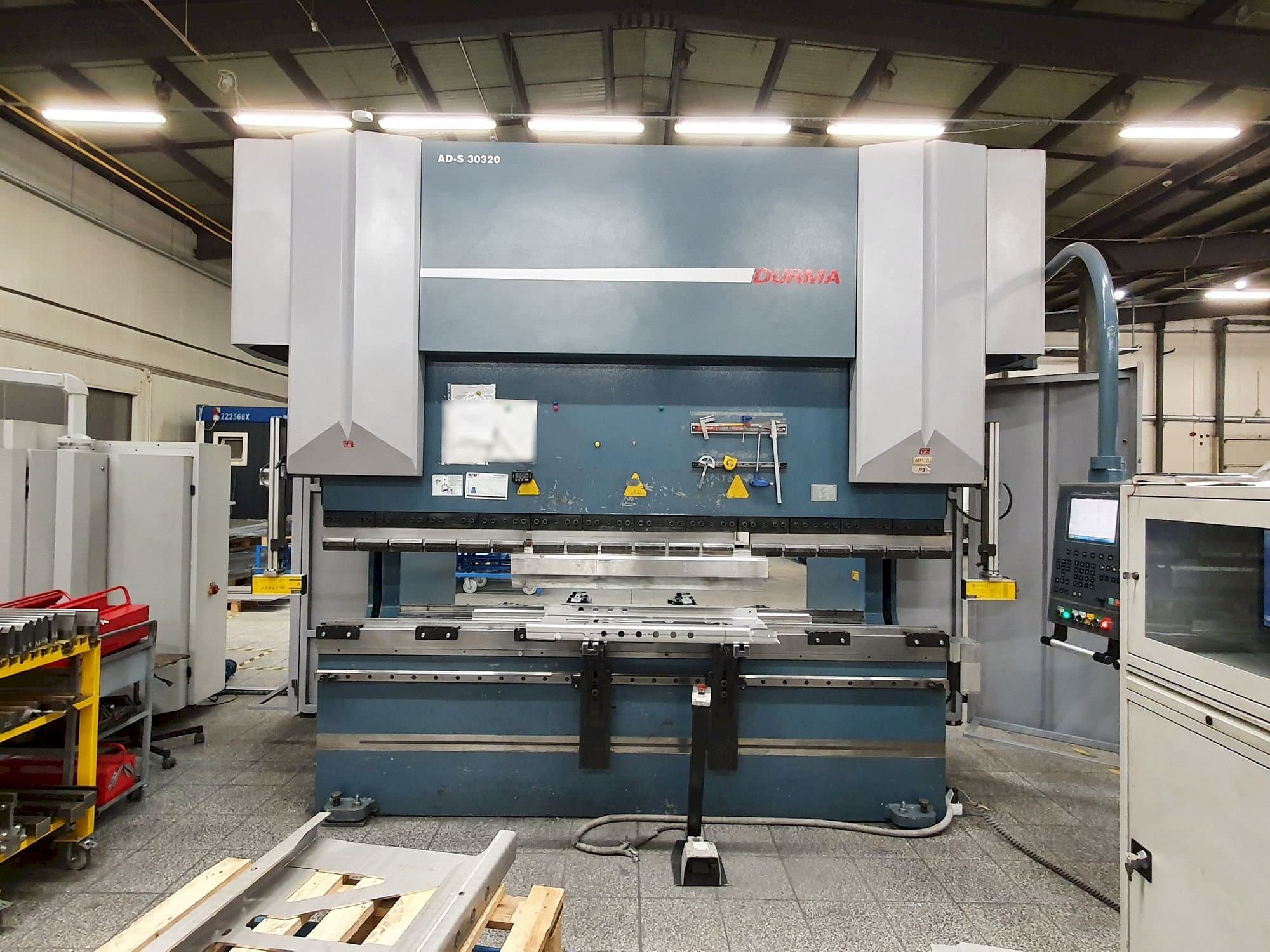 A Durma AD-S 30320  gép elölnézete