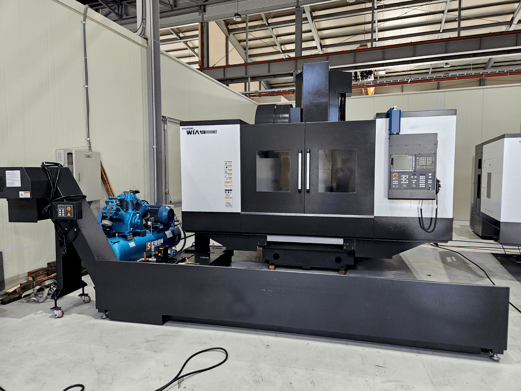 A Hyundai Wia WIA KF 7700 B  gép elölnézete