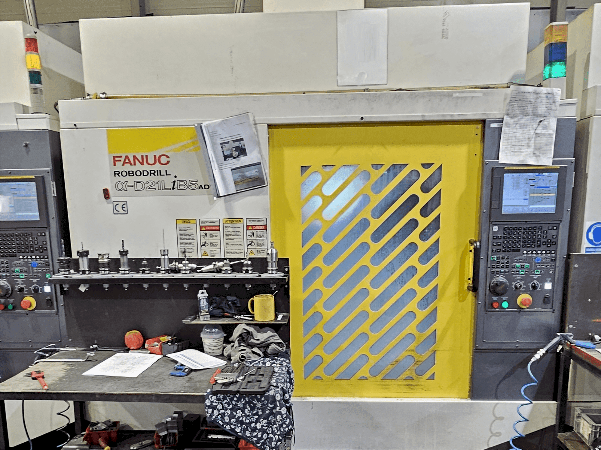 A FANUC Robodrill α-D21L iB 5 ADV  gép elölnézete