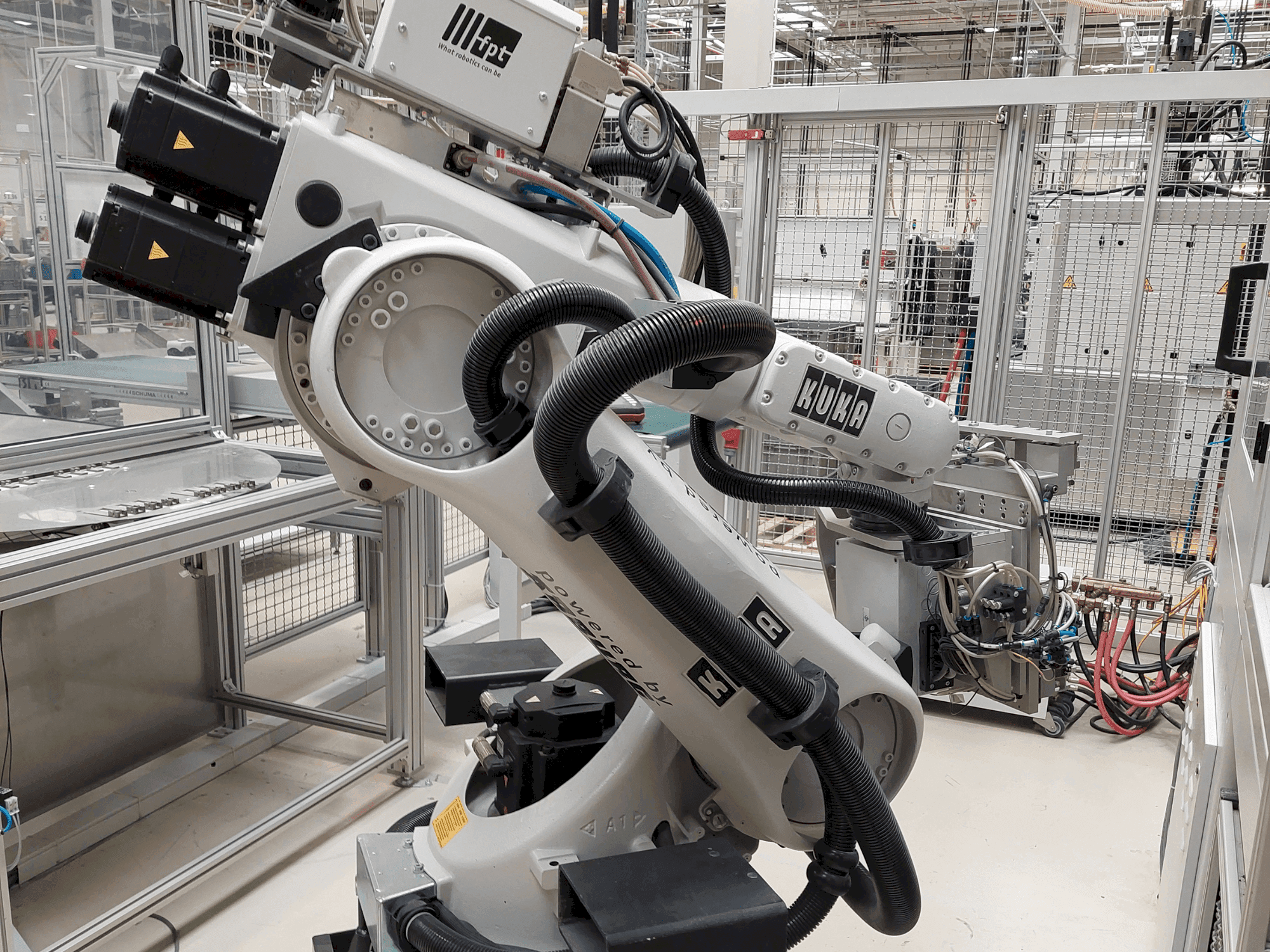 A KUKA KR 30-3  gép elölnézete