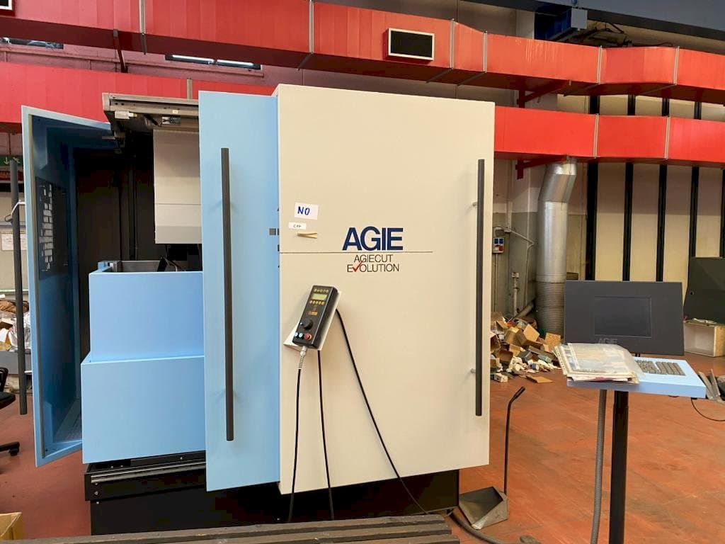 A AGIE AGIEMATIC + AGIEPULS 60 HSF  gép elölnézete
