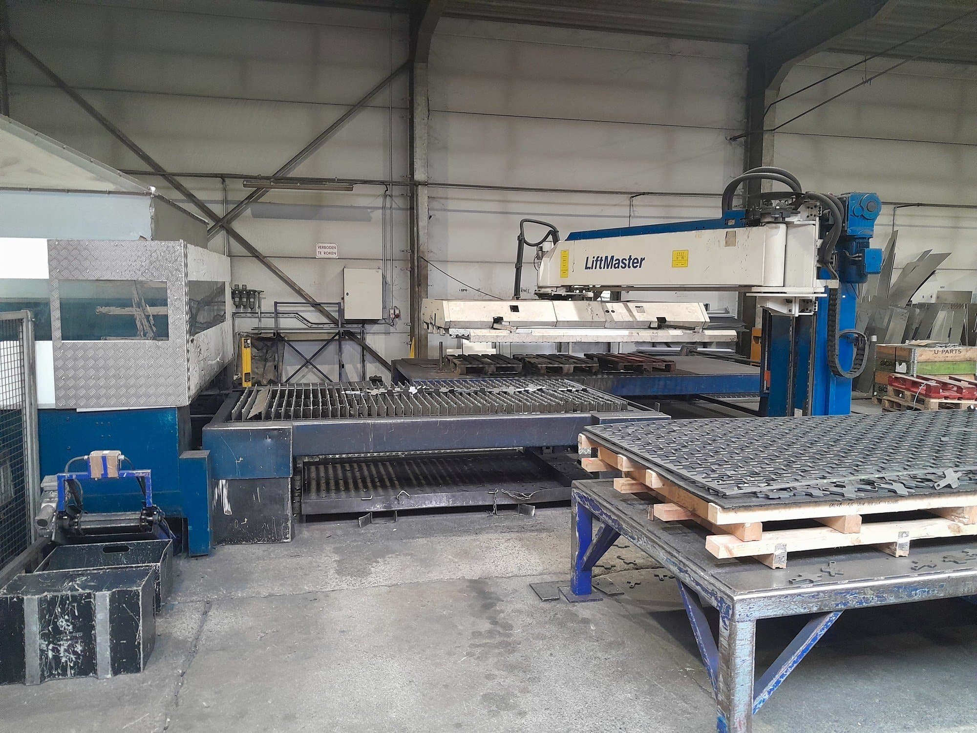 A Trumpf TruLaser 3030+ Liftmaster  gép elölnézete