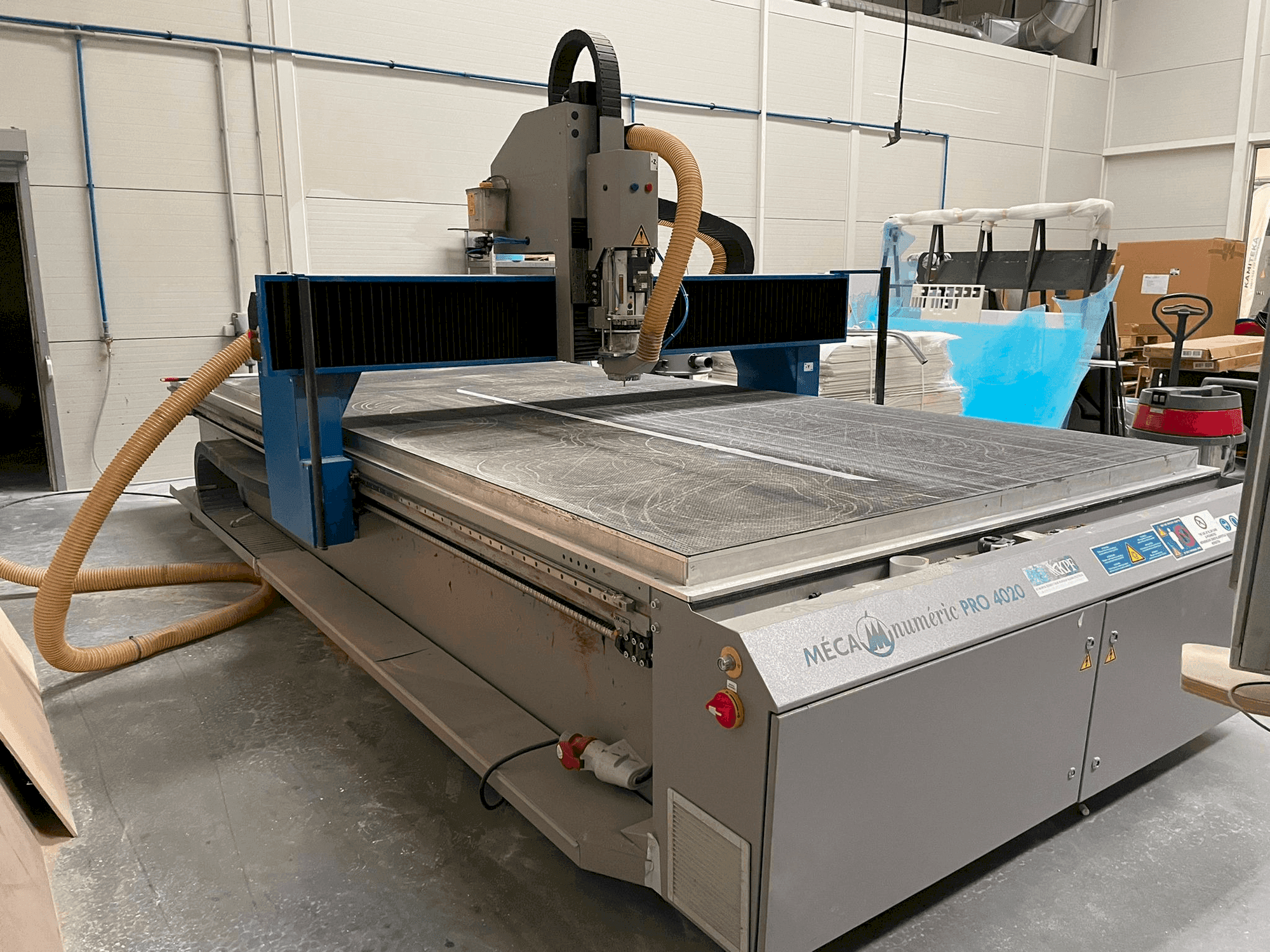 A MECANUMERIC PRO 4020  gép elölnézete