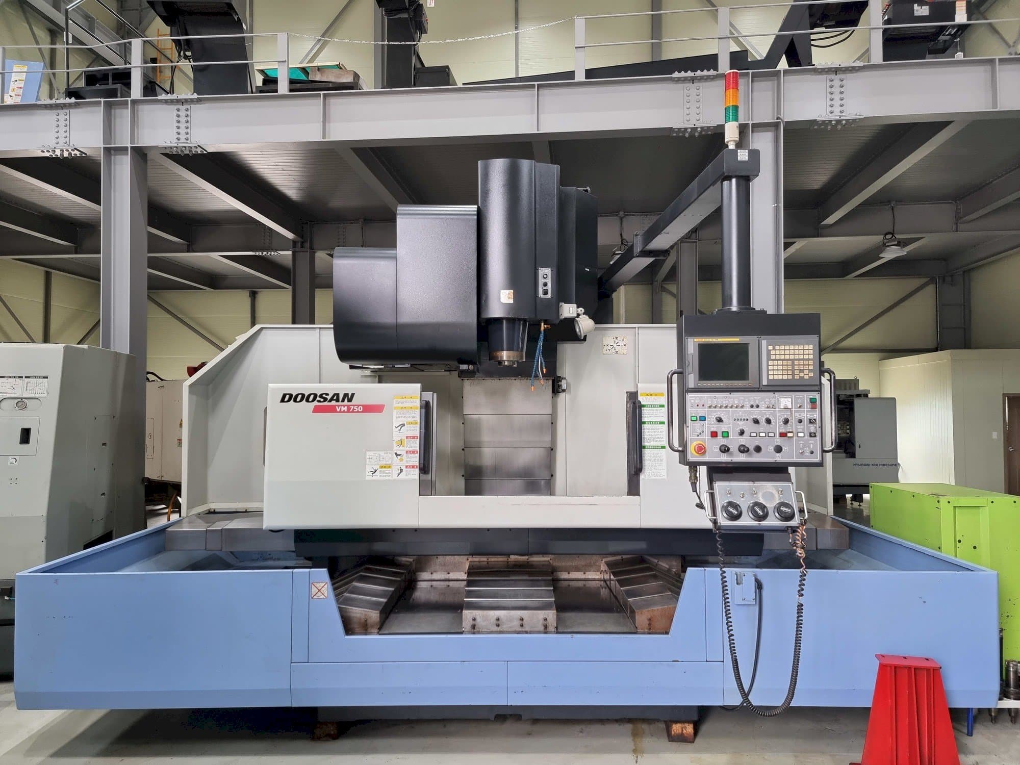 A Doosan VM750  gép elölnézete