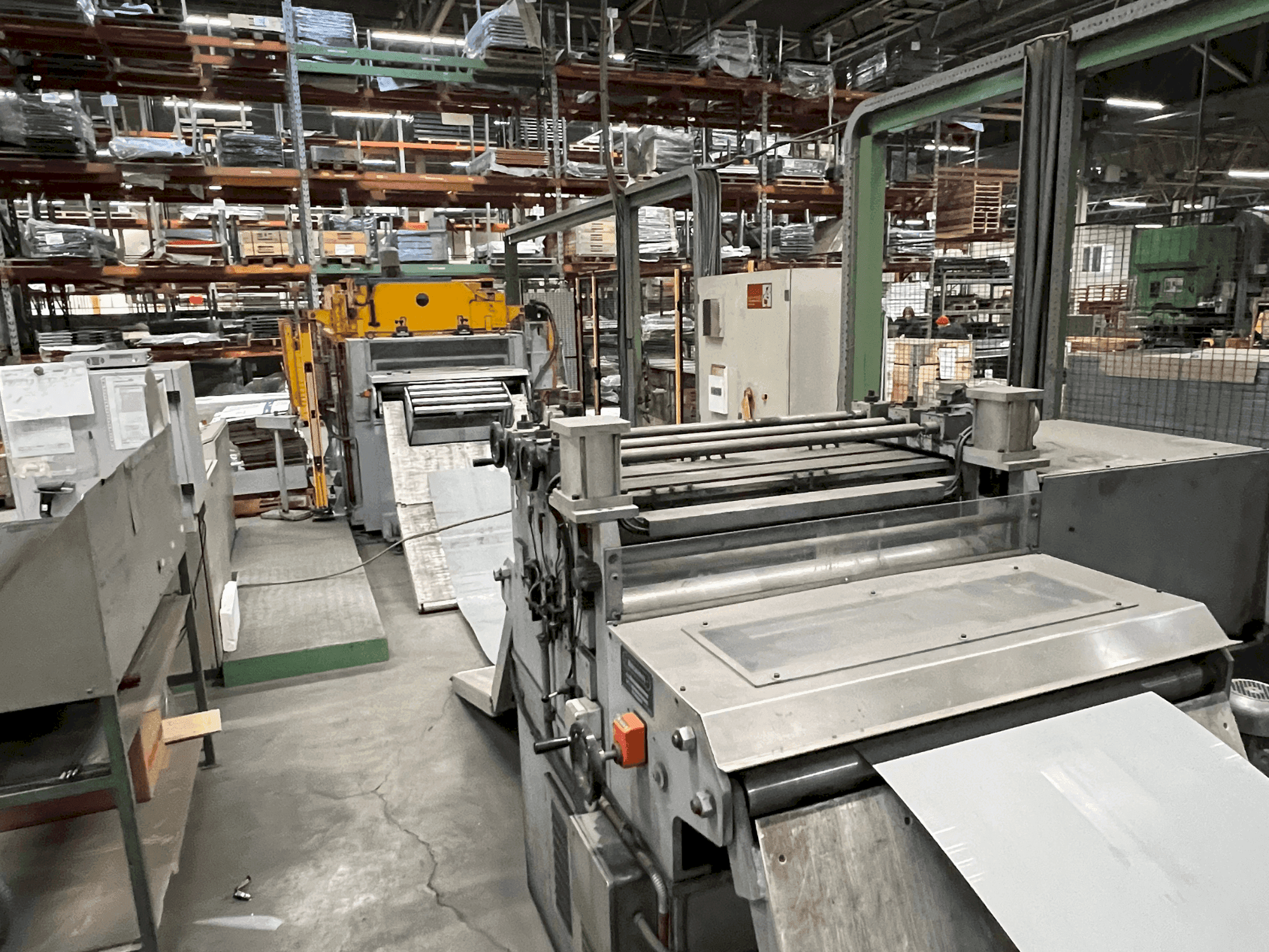 A MECASTEEL Coil Press Feeding Line  gép elölnézete