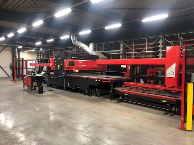 A AMADA LC 2415 Alpha IV NT  gép elölnézete