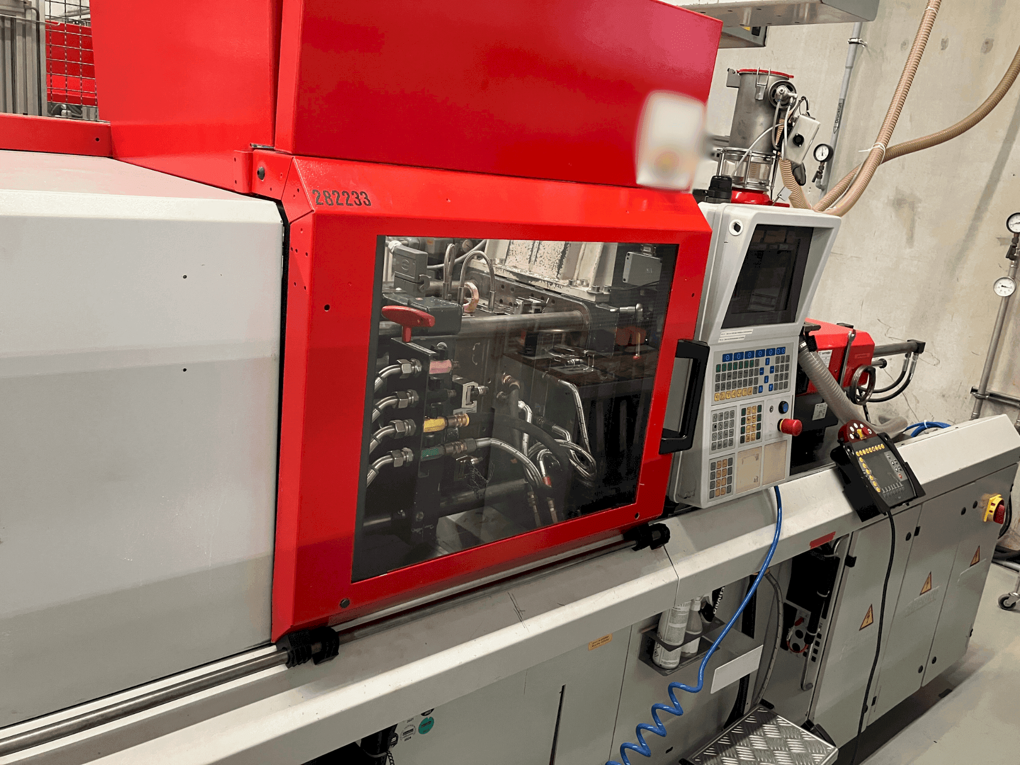 A Arburg Allrounder 320 S 500-150  gép elölnézete