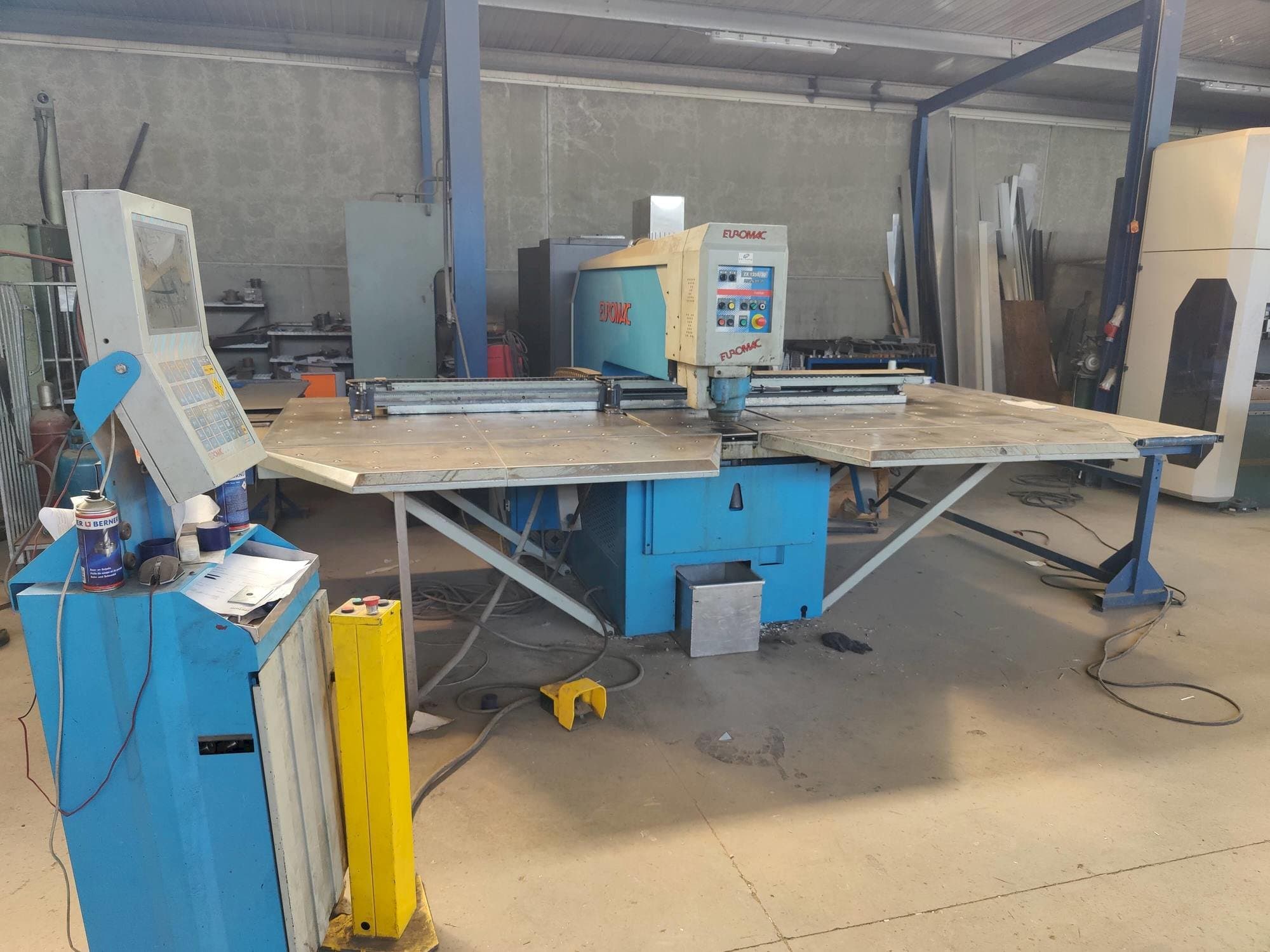 A Euromac Z/1250/30  gép elölnézete