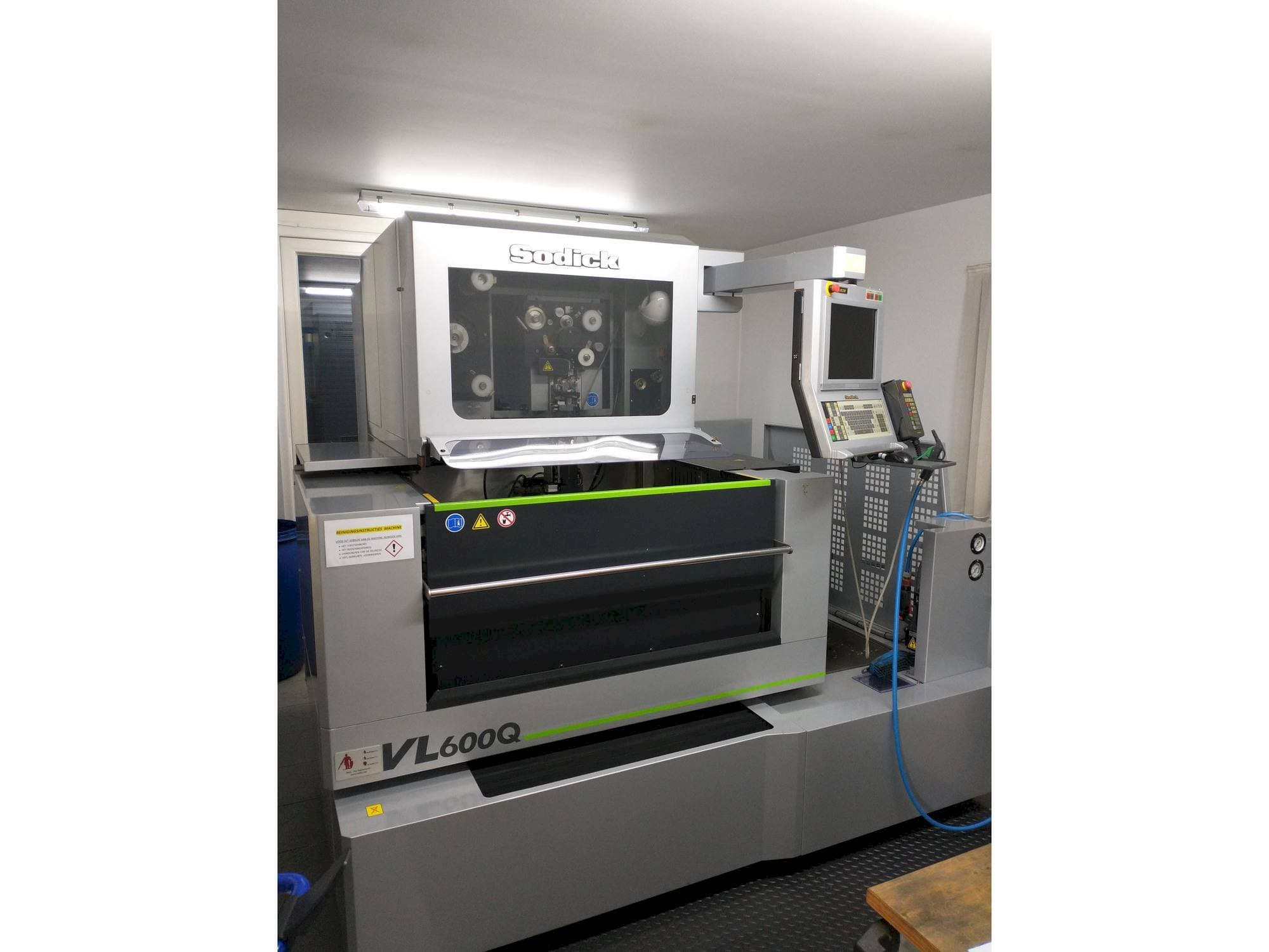 A Sodick VL600Q  gép elölnézete