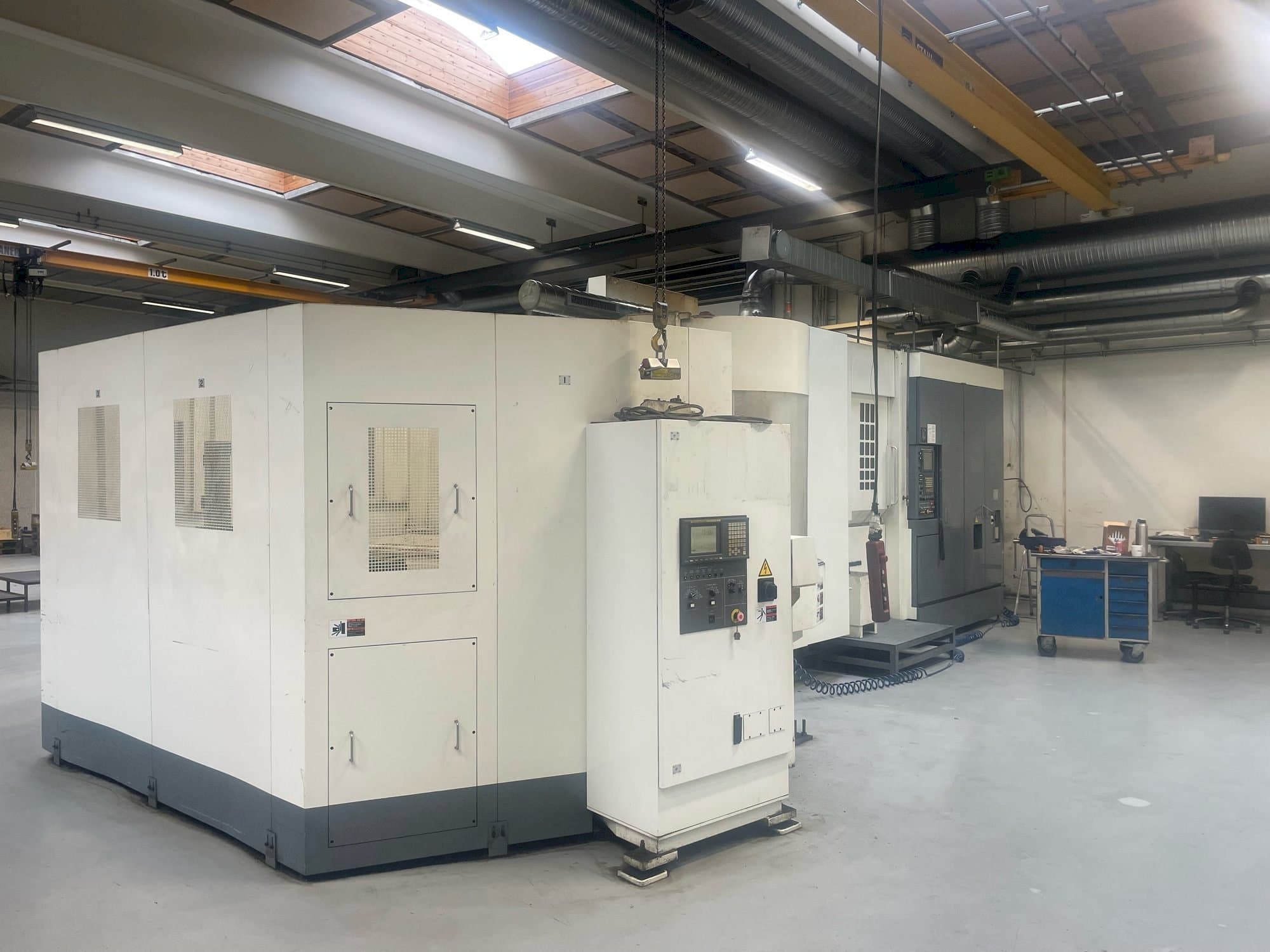 A Kitamura HX630i gép oldalnézete