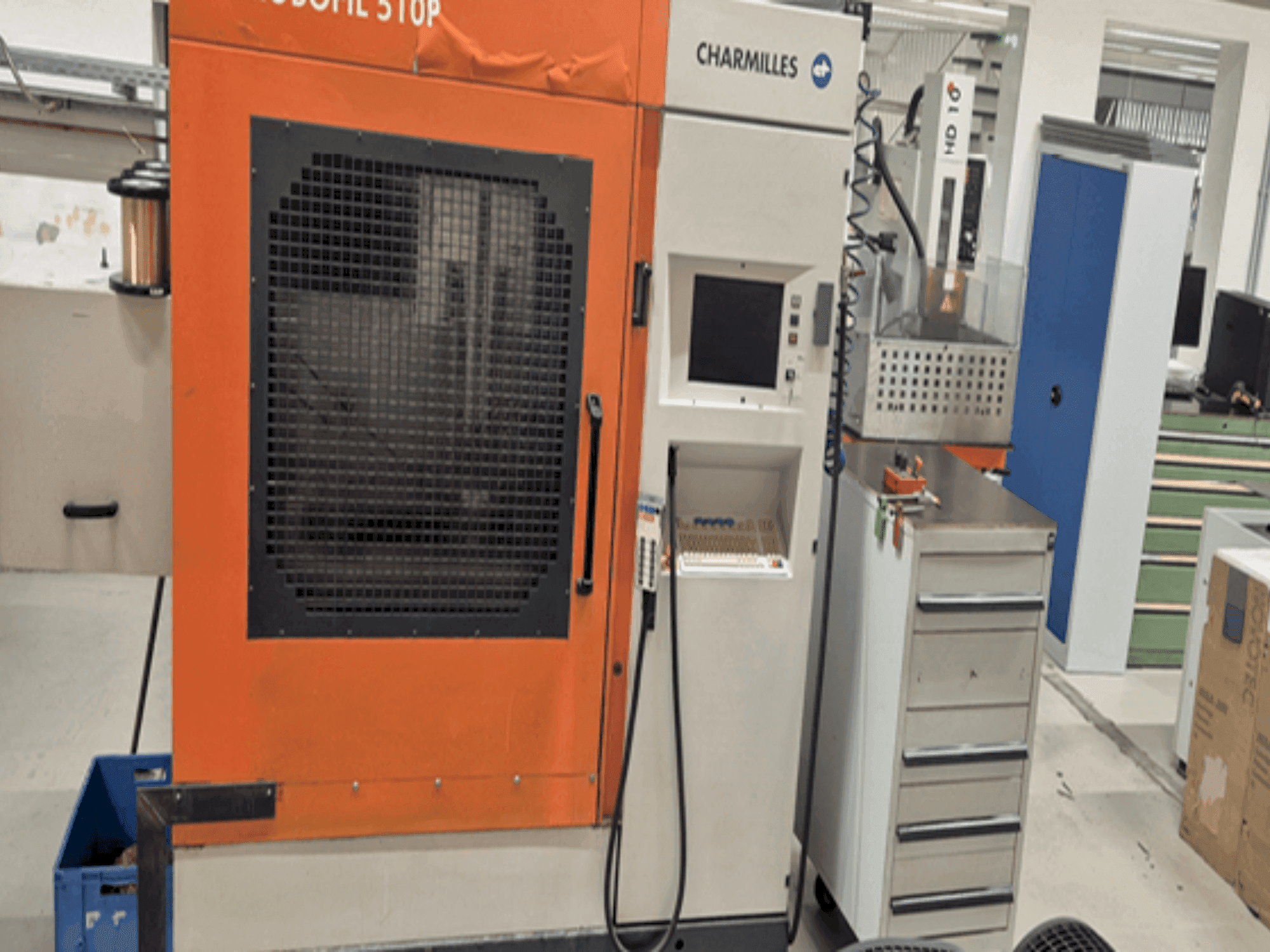 A CHARMILLES Robofil 51  gép elölnézete