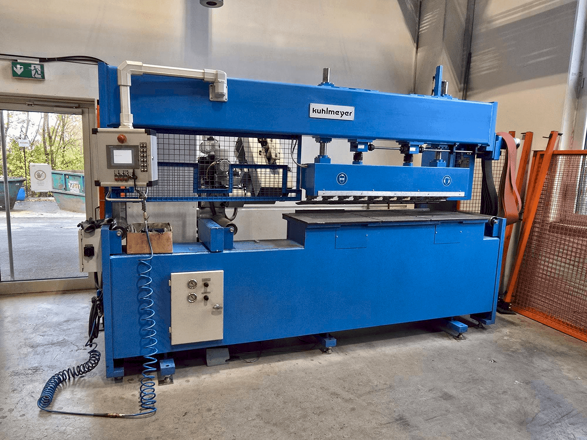 A KUHLMEYER Fasen Fix 4.1-1500  gép elölnézete