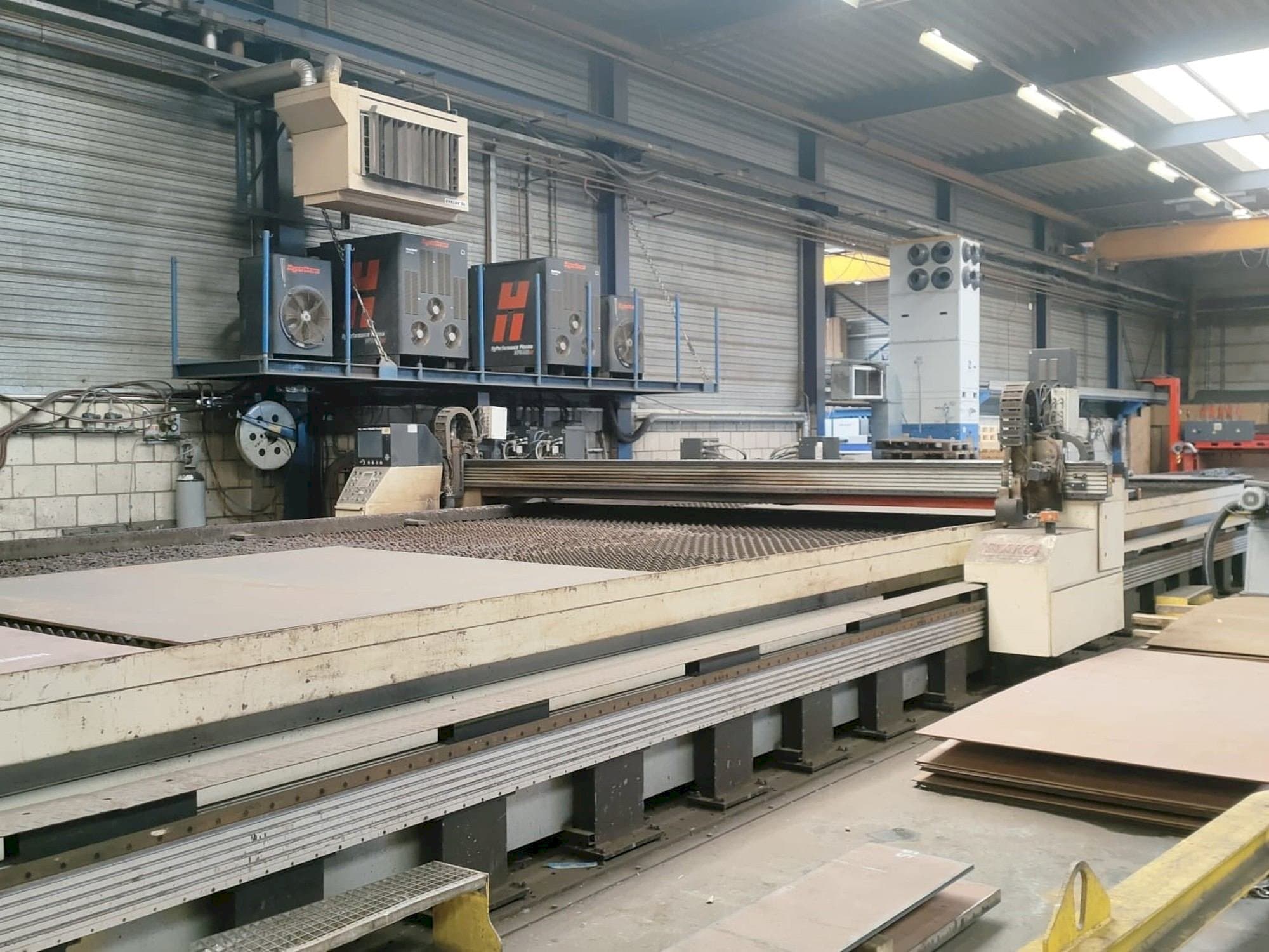 A Stako 2 x HPR 400 xd 2016 signum  gép elölnézete