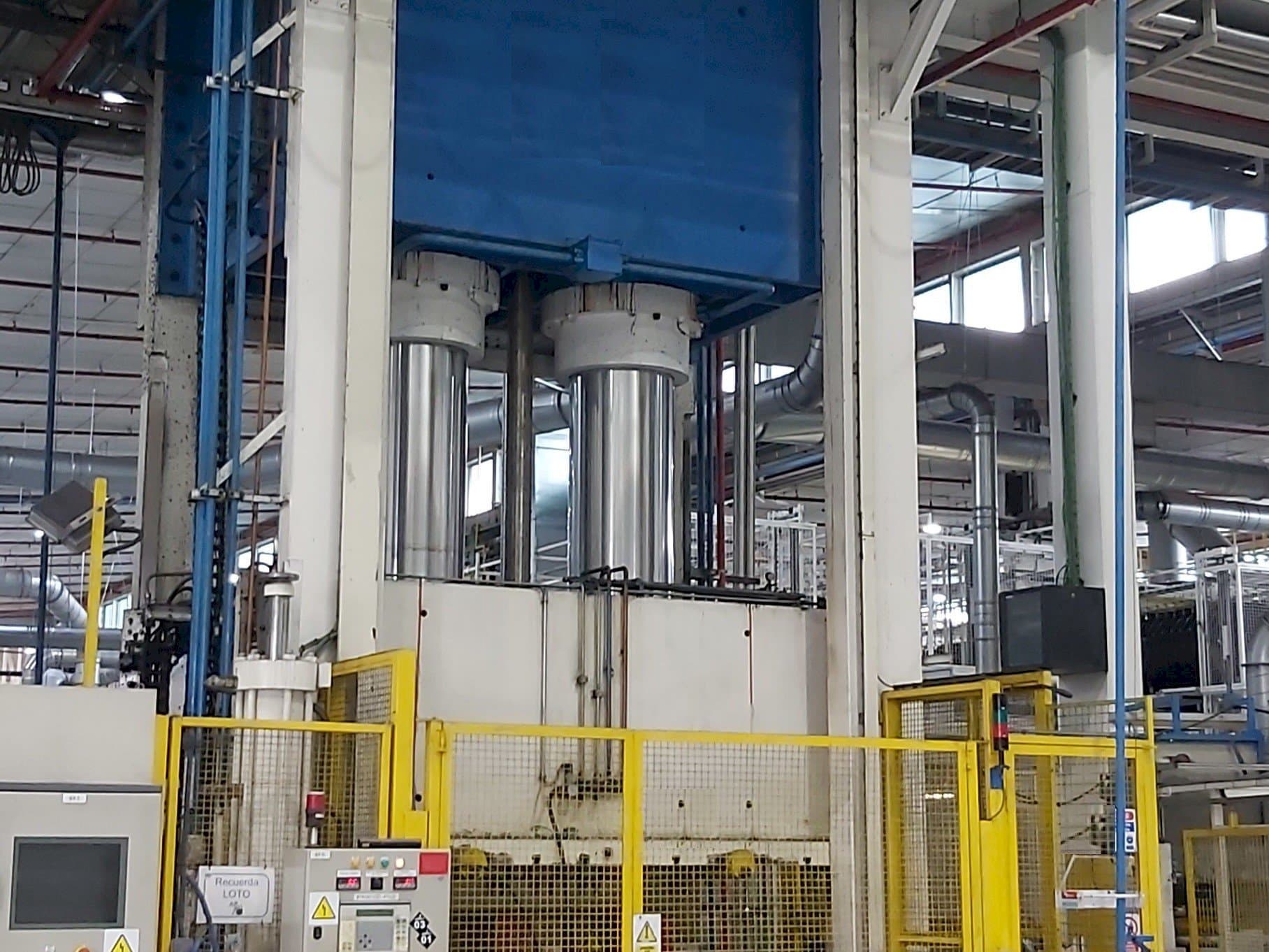 A Pinette 1500 Ton  gép elölnézete